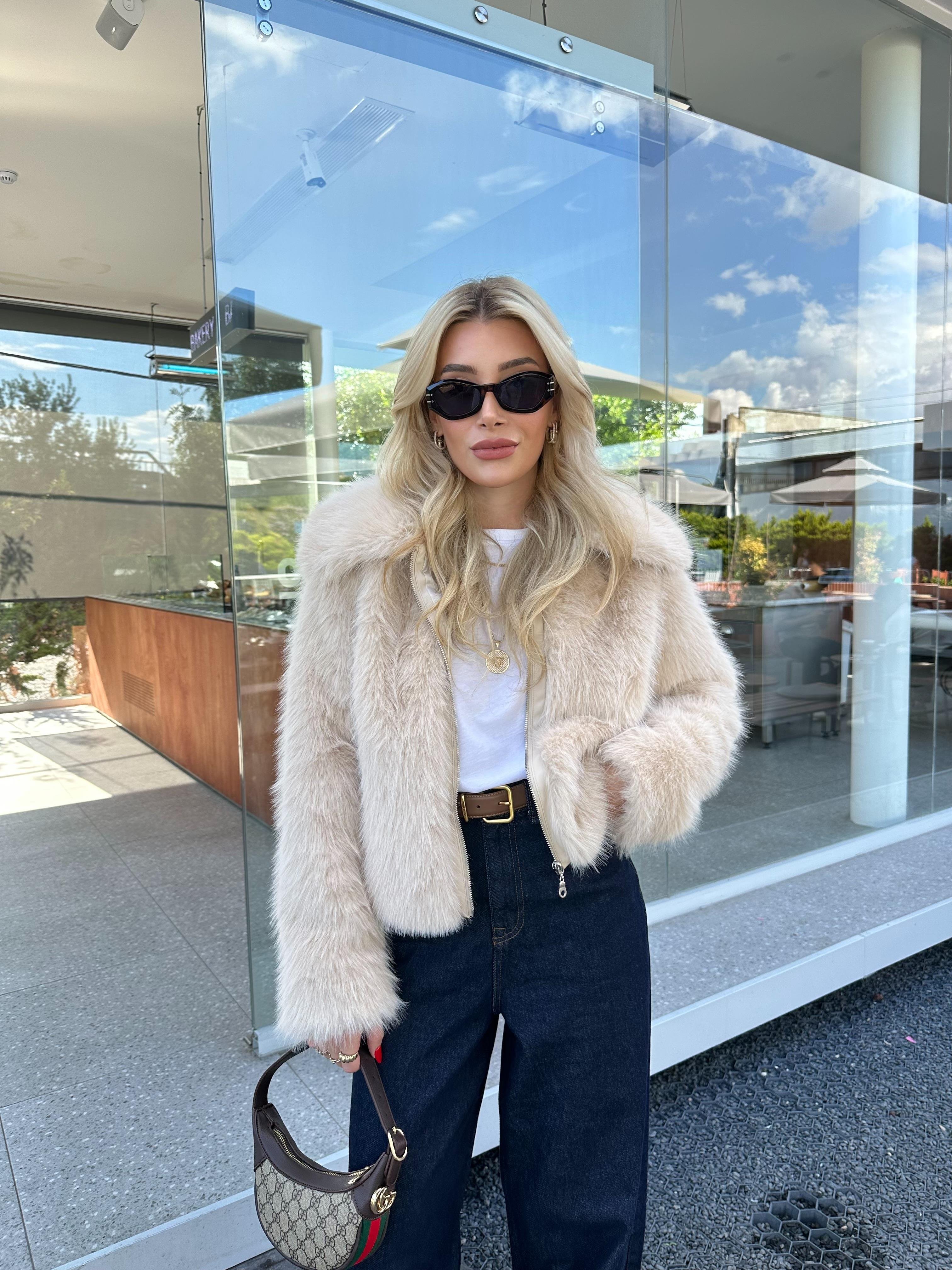 Beige  Fermuarlı Kısa Kürk 