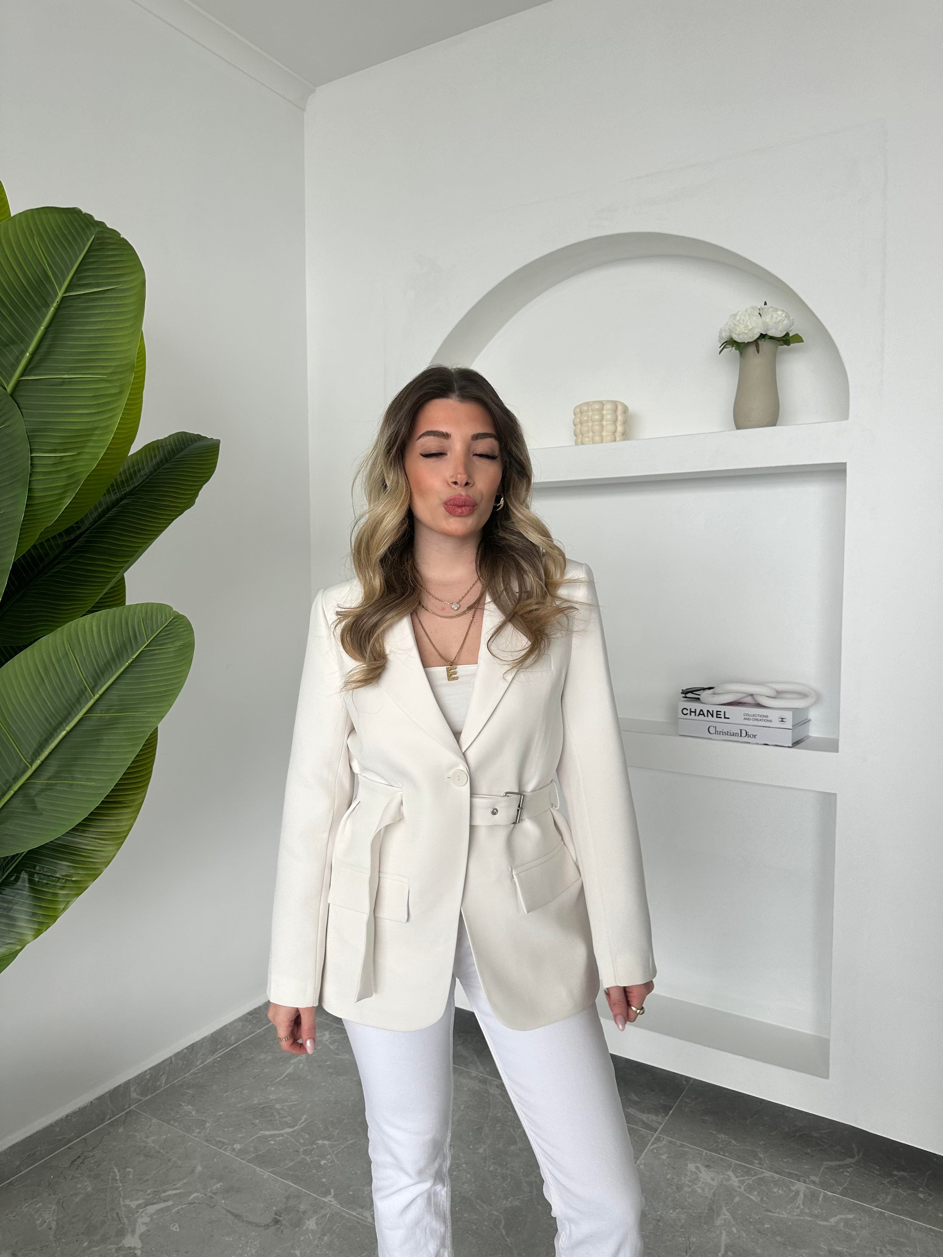 Beyaz Kemerli Tasarım Blazer Ceket-9367