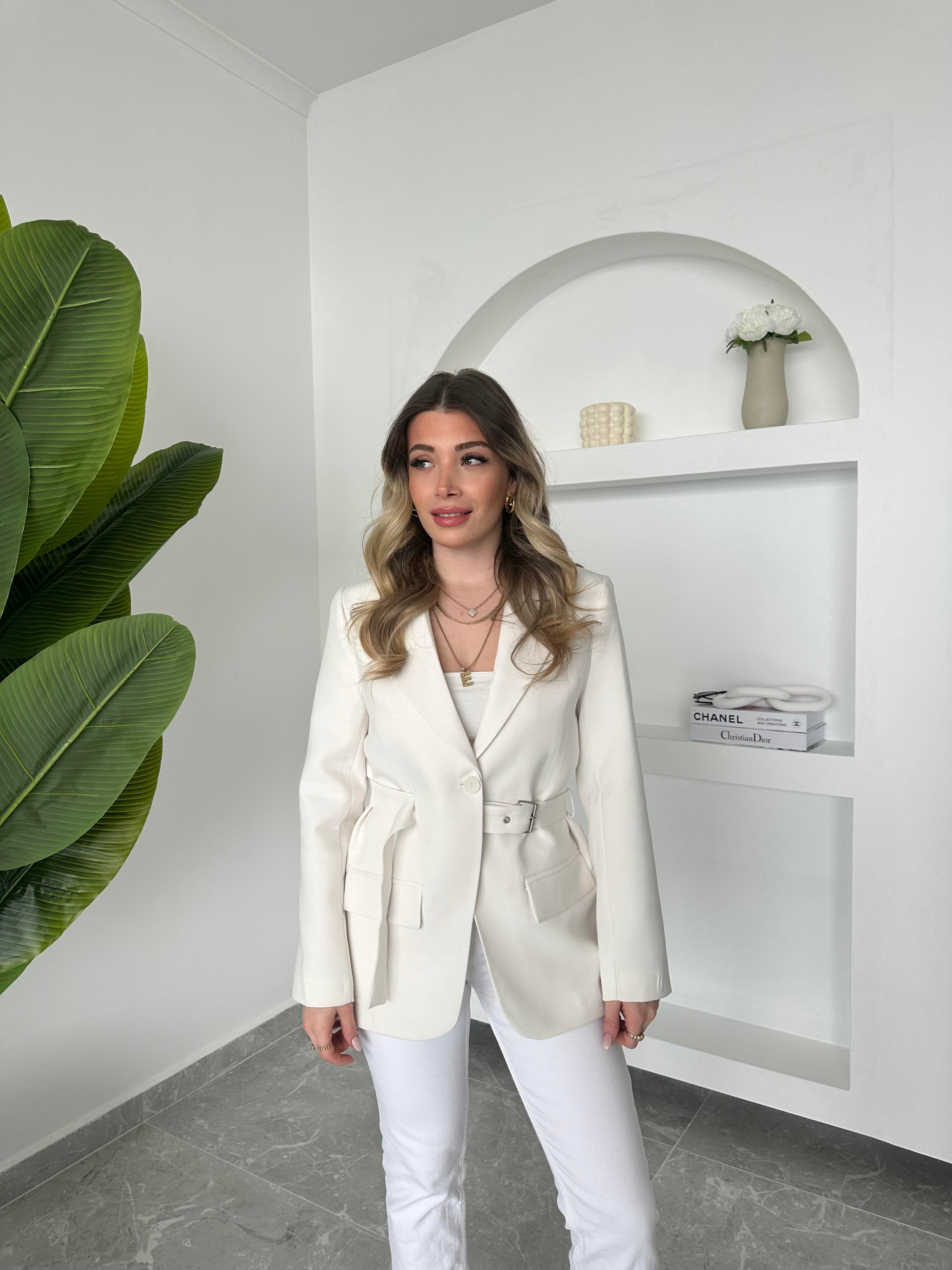 Beyaz Kemerli Tasarım Blazer Ceket-9367