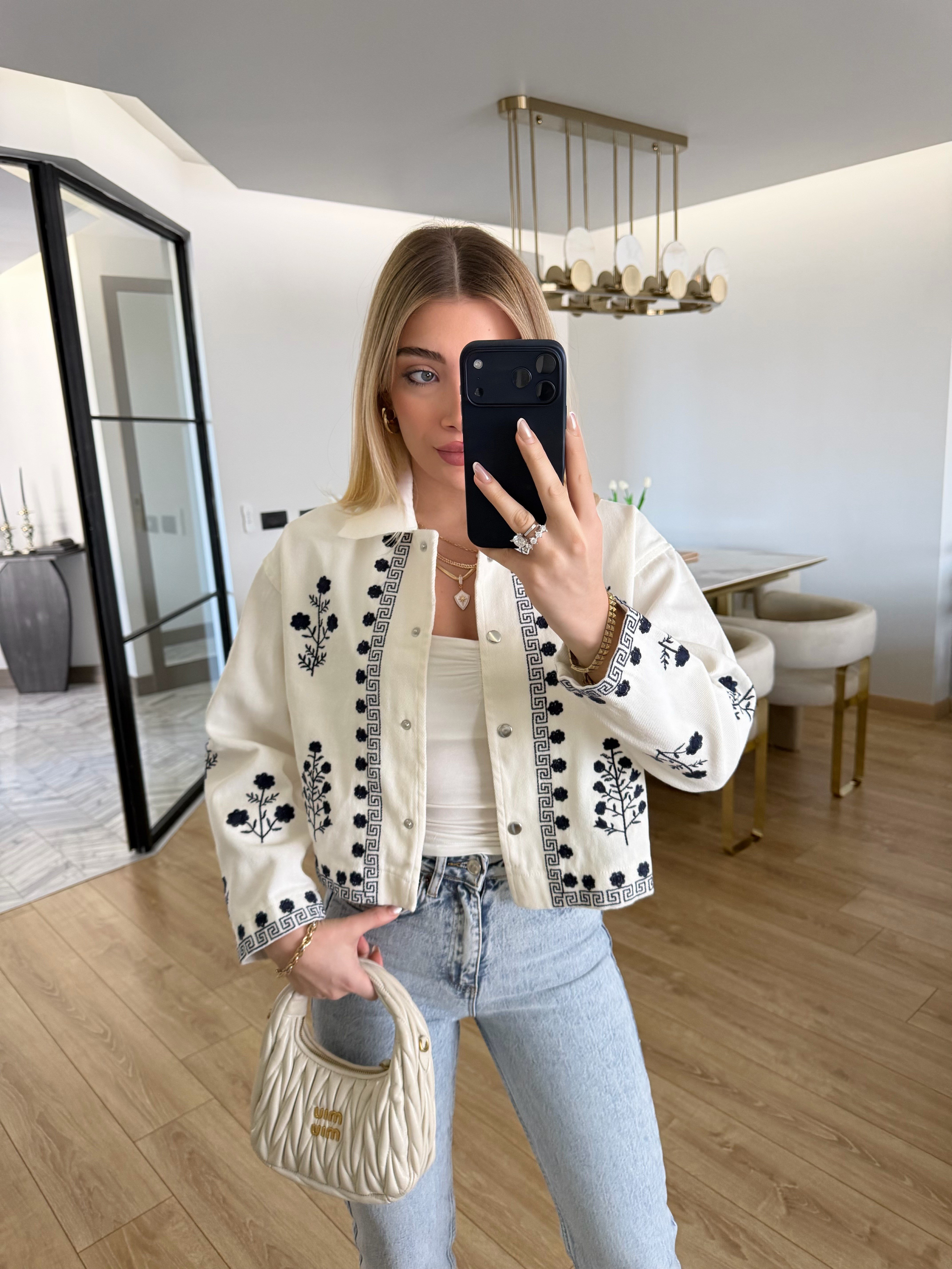 Beyaz Nakışlı Kısa Denim Ceket-5906