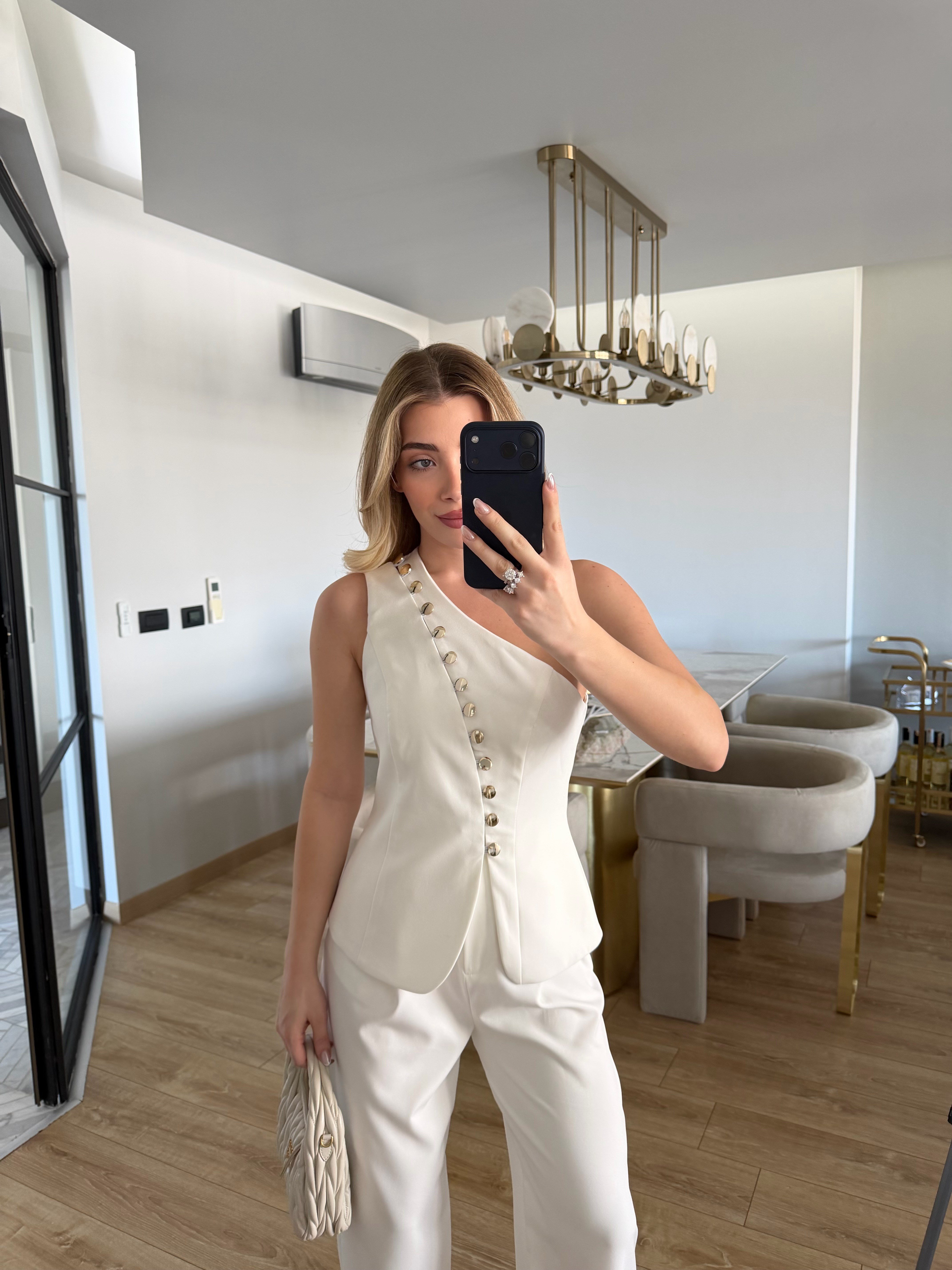 Beyaz Silver Düğme Detaylı Tek Omuz Yelekli İkili Takım
