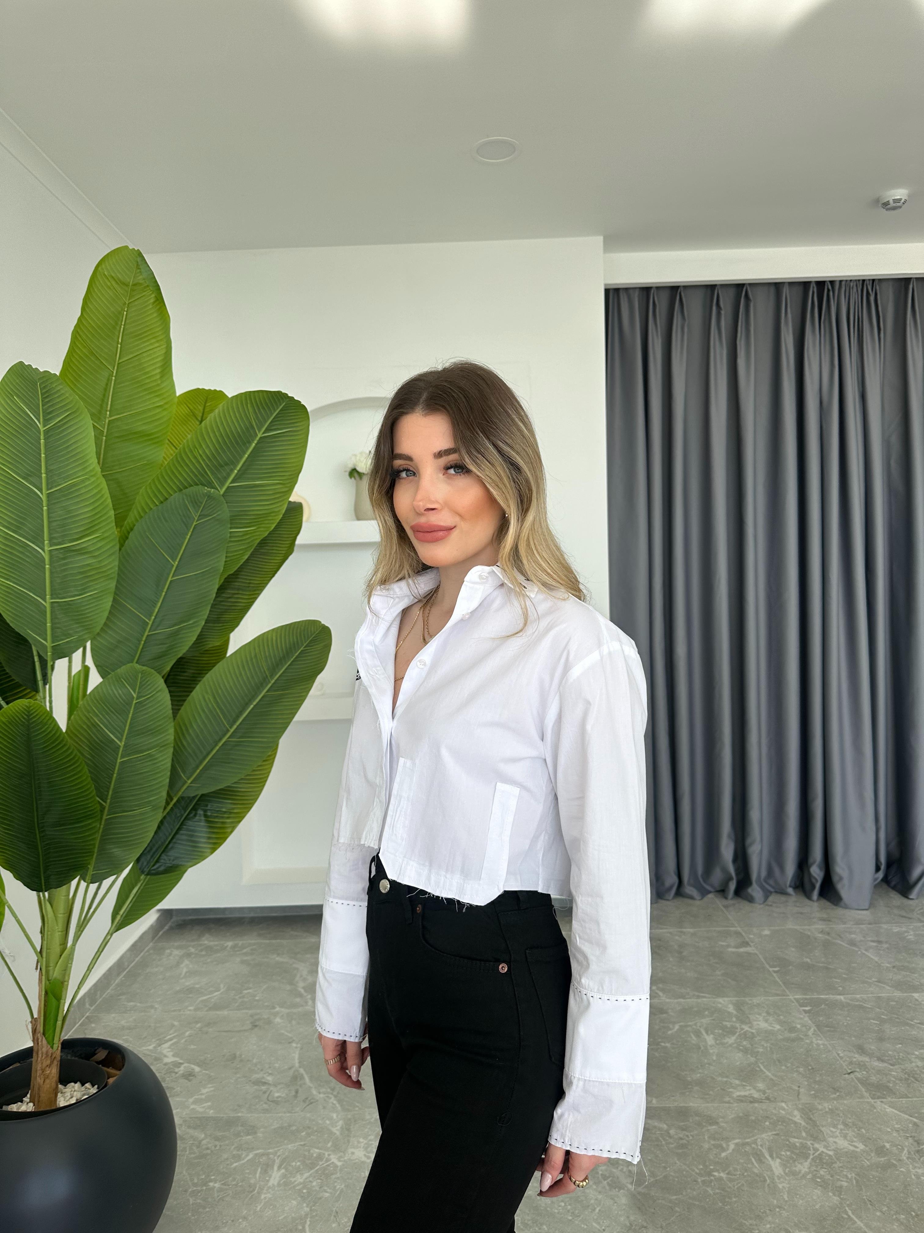 Beyaz Tasarım Crop Gömlek
