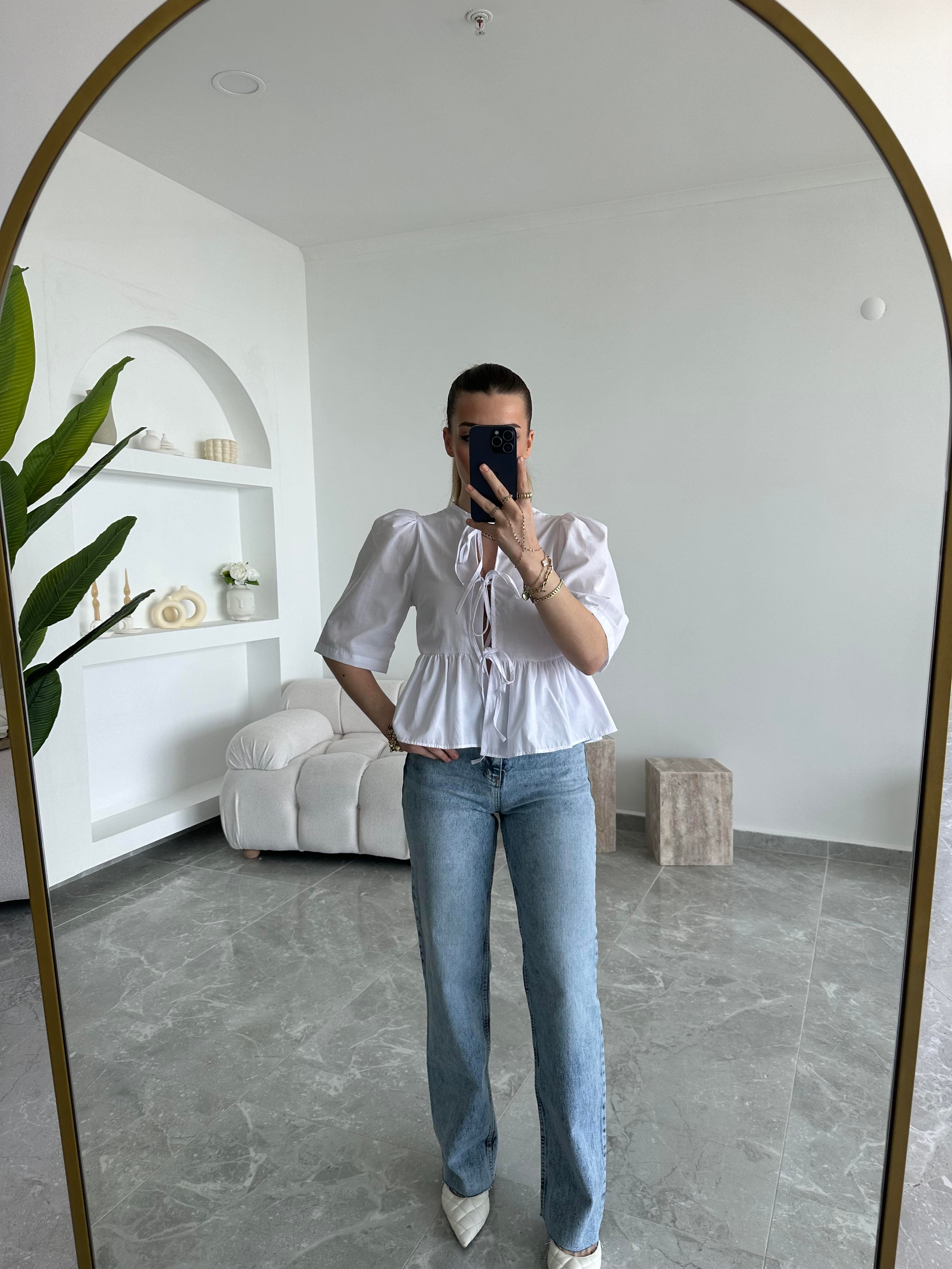 Beyaz Ucu Fırfırlı Fiyonklu Poplin Bluz