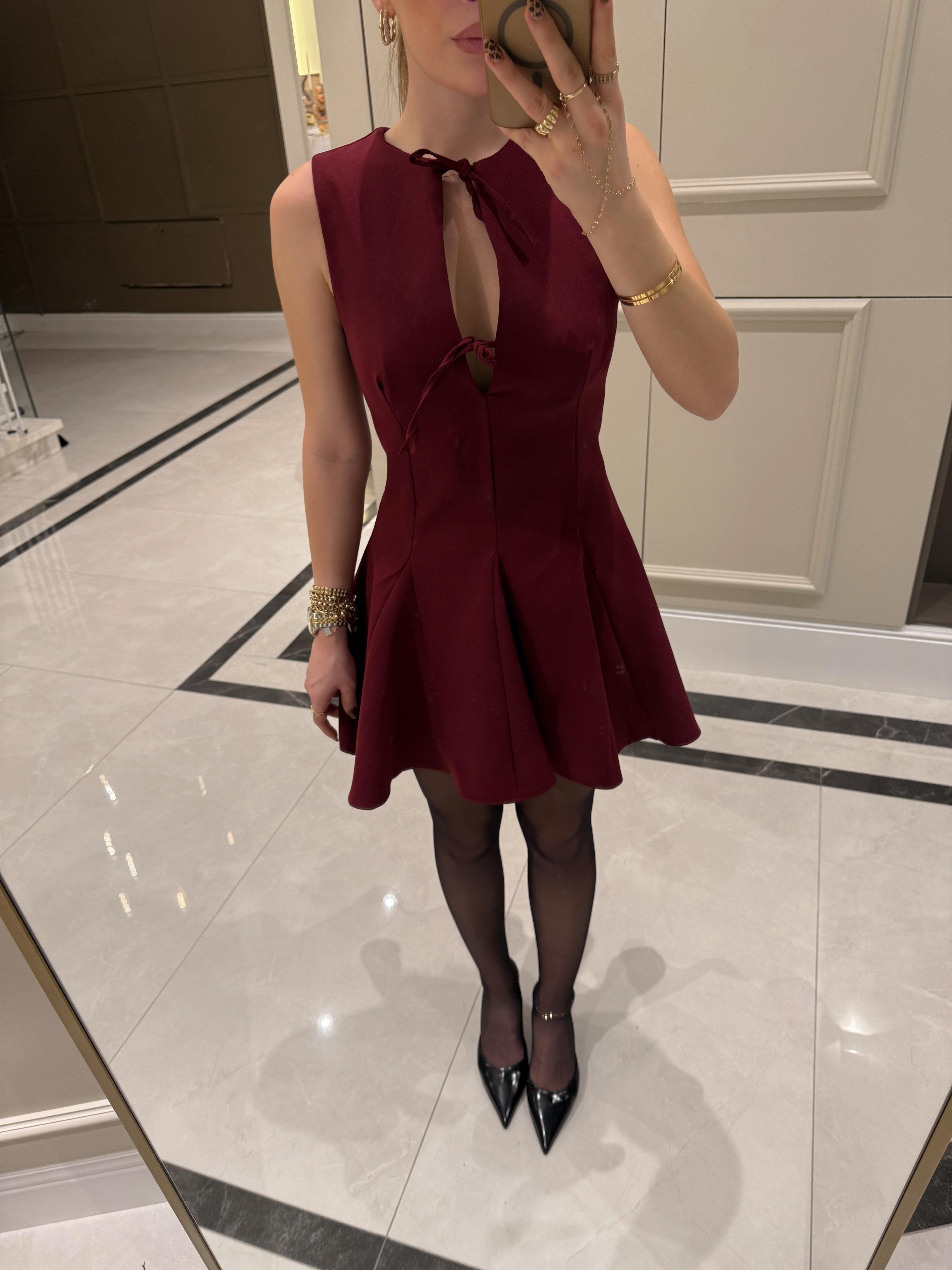 Bordo Yakası Bağcıklı Mini Elbise