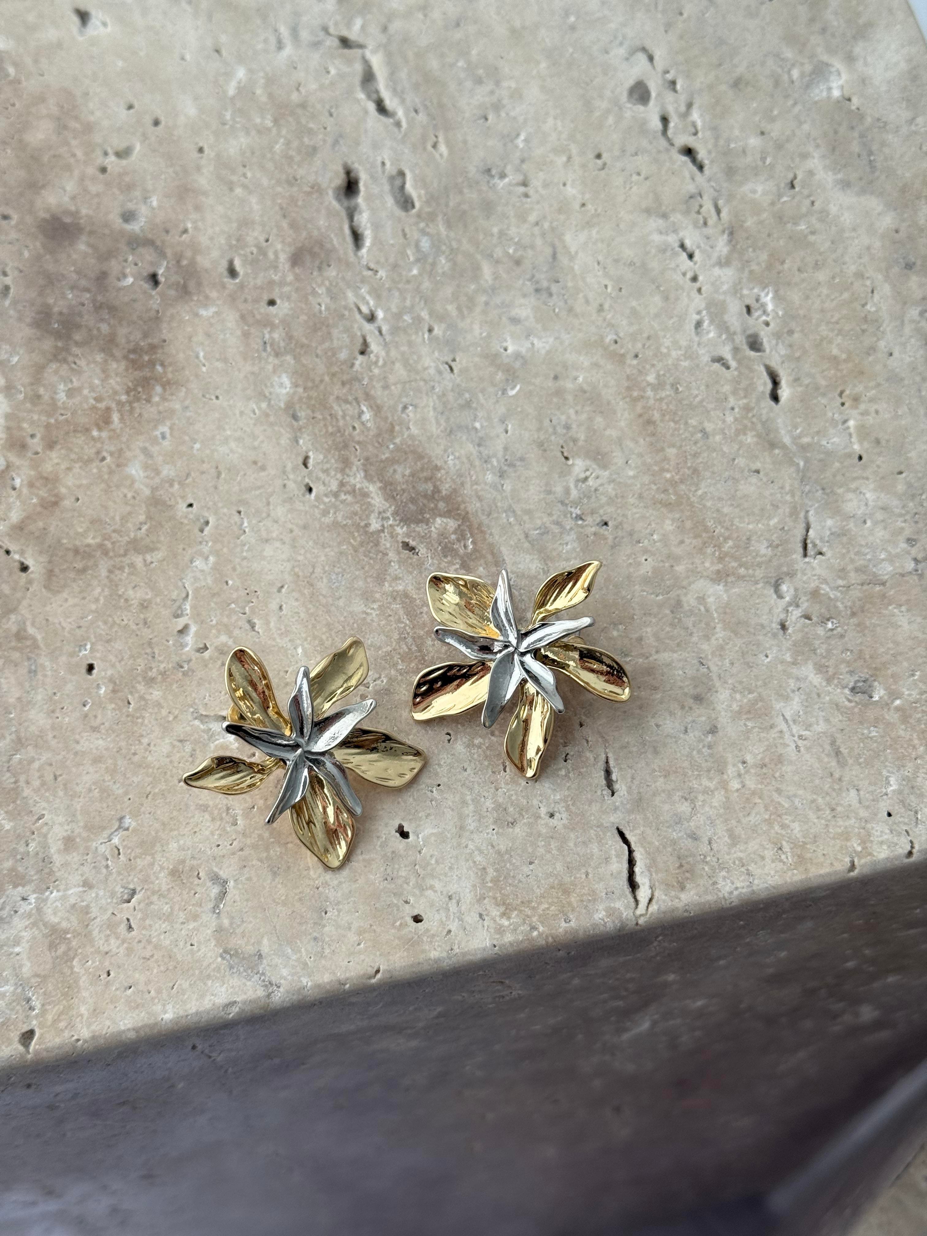 Çift Renk Çelik Çiçek Küpe