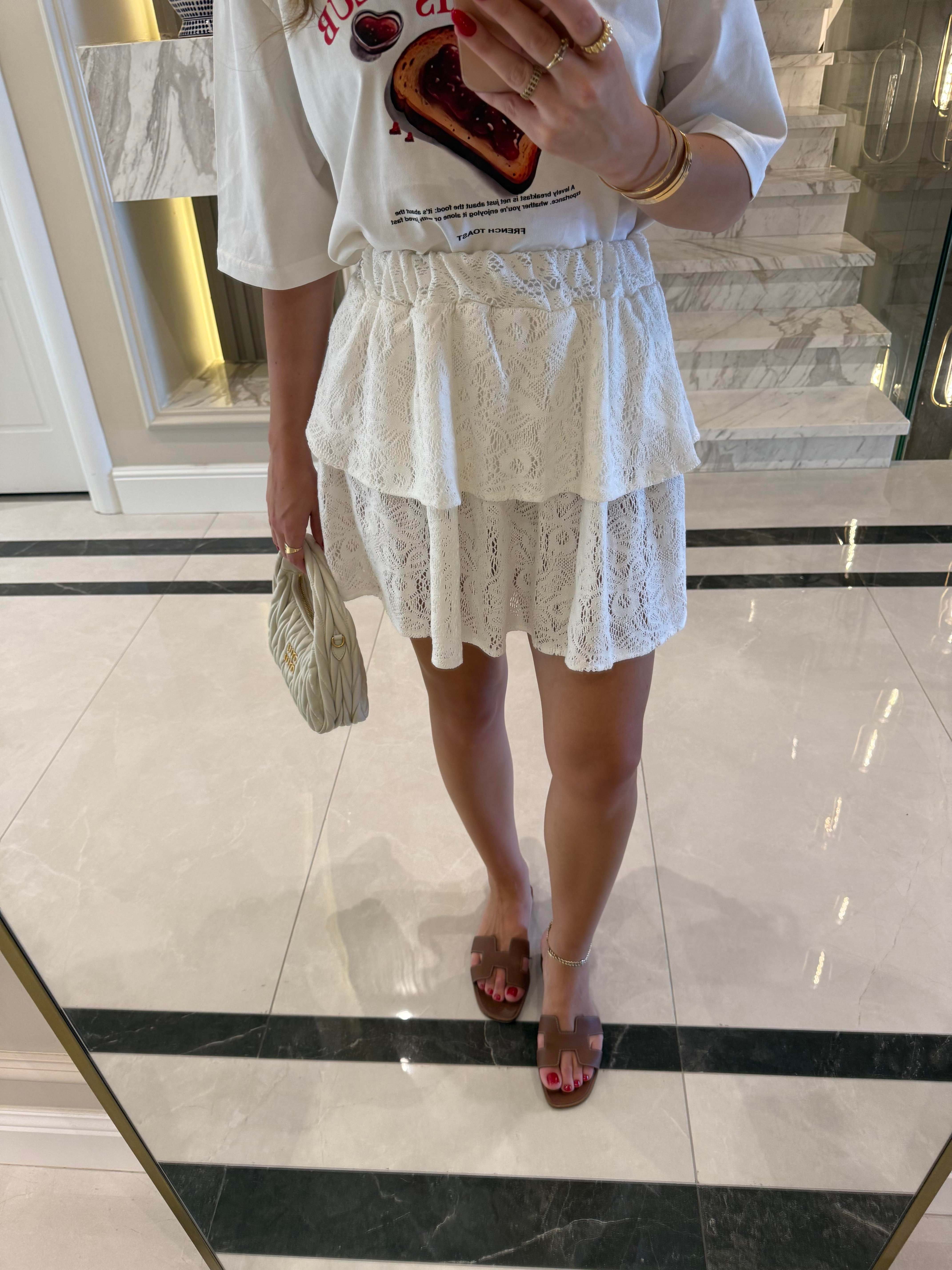 Ekru Katlı Dantel Desenli Mini Etek