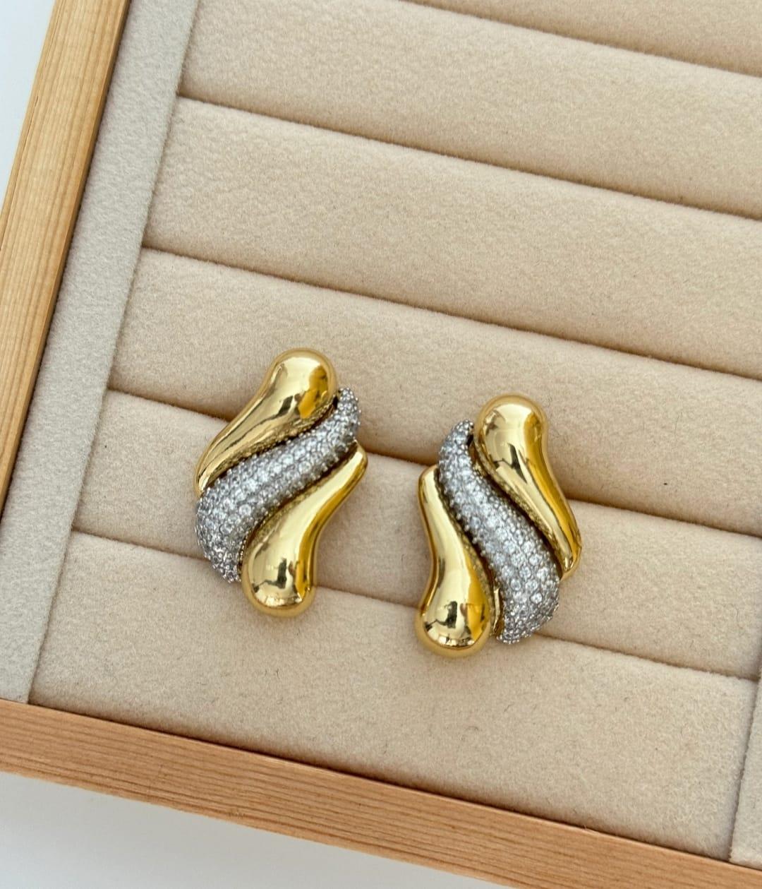 Gold Taşlı Marka Model Küpe