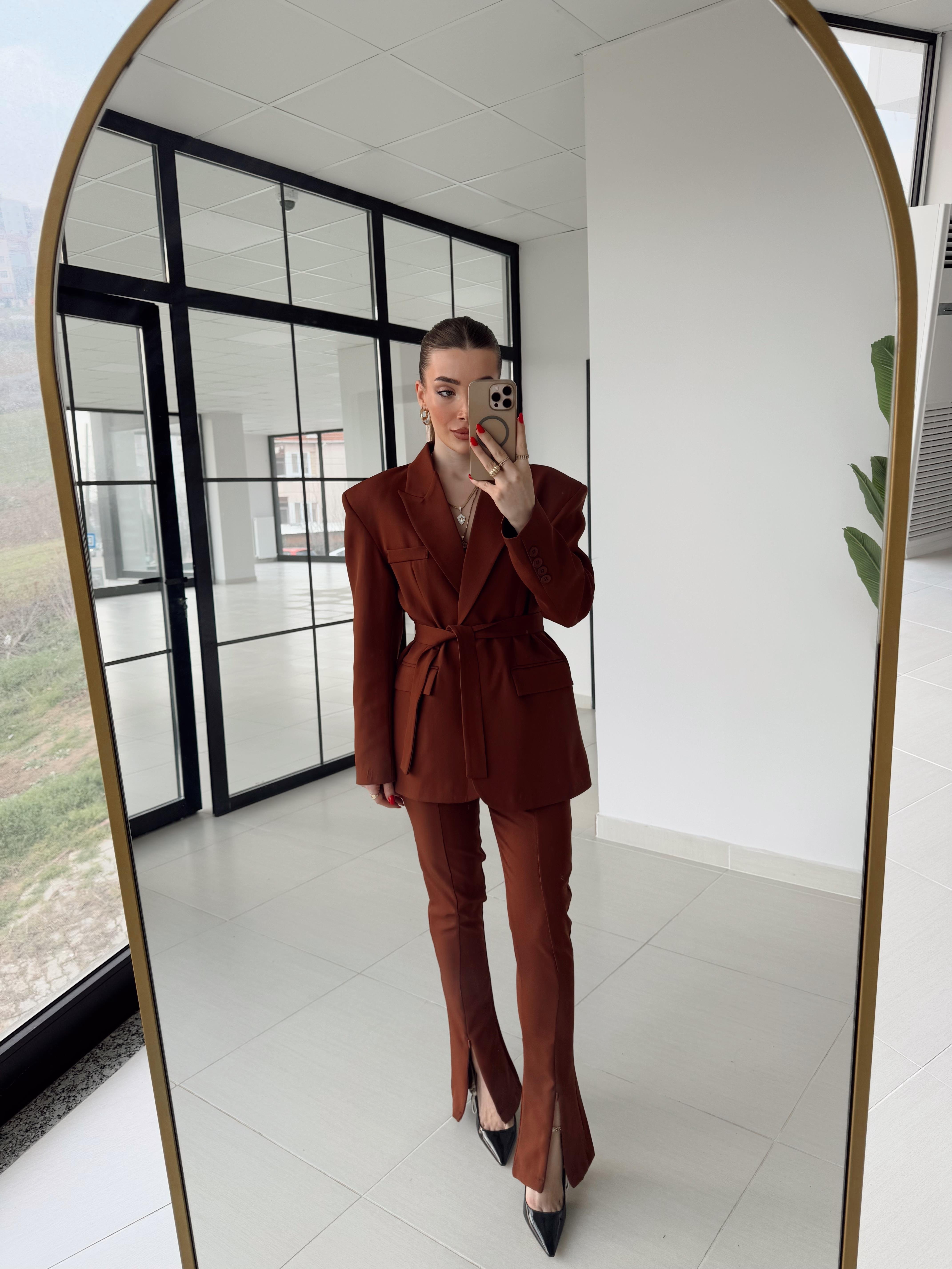 Kahve Marka Model Kuşaklı İkili Kumaş Takım