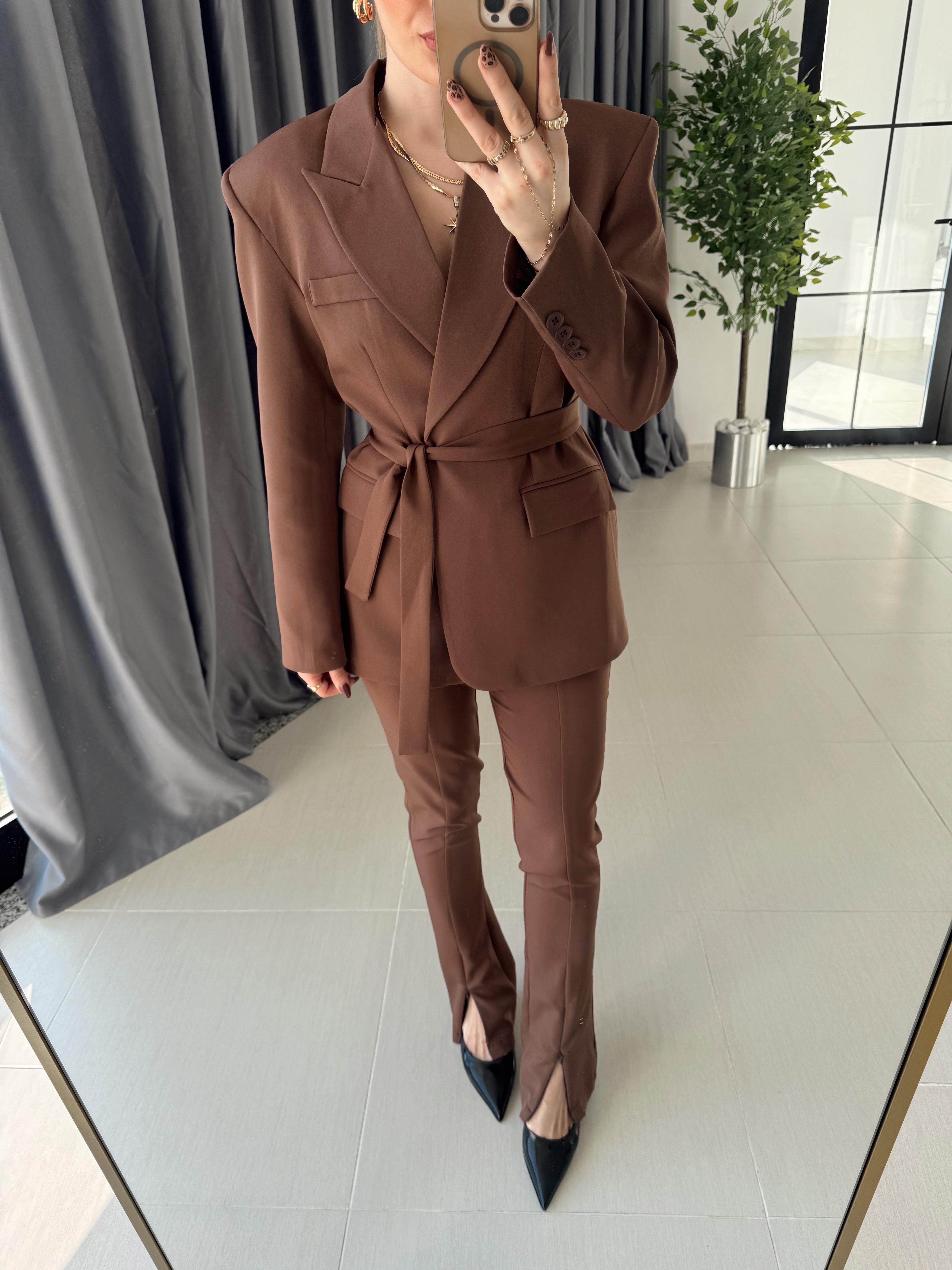 Kahve Rengi Marka Model Kuşaklı İkili Kumaş Takım