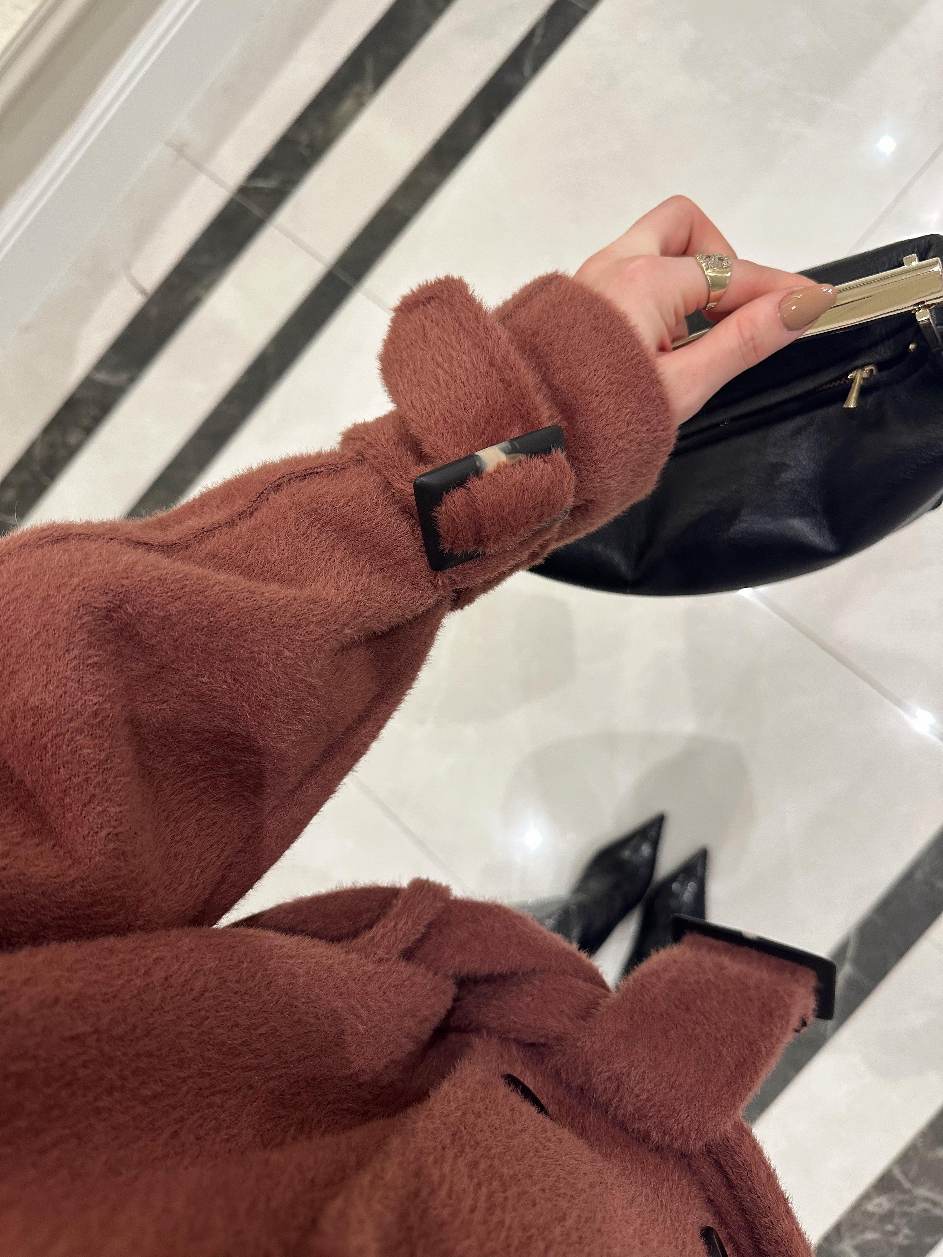 Marka Model Bordo Kemer Detaylı Kısa Yumoş Kaşe Ceket