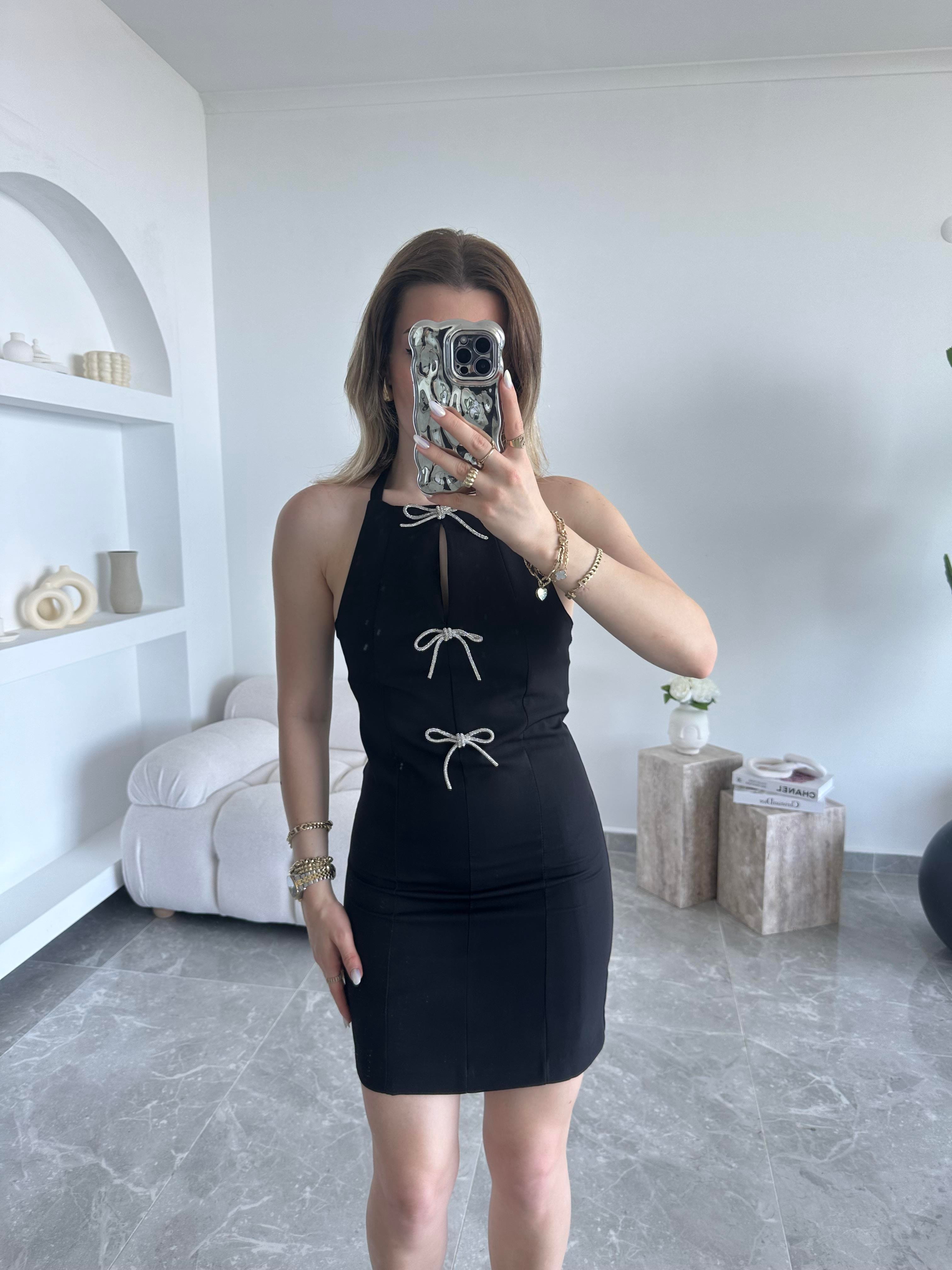 Marka Model Parlak Taşlı Fiyonklu Siyah Mini Elbise