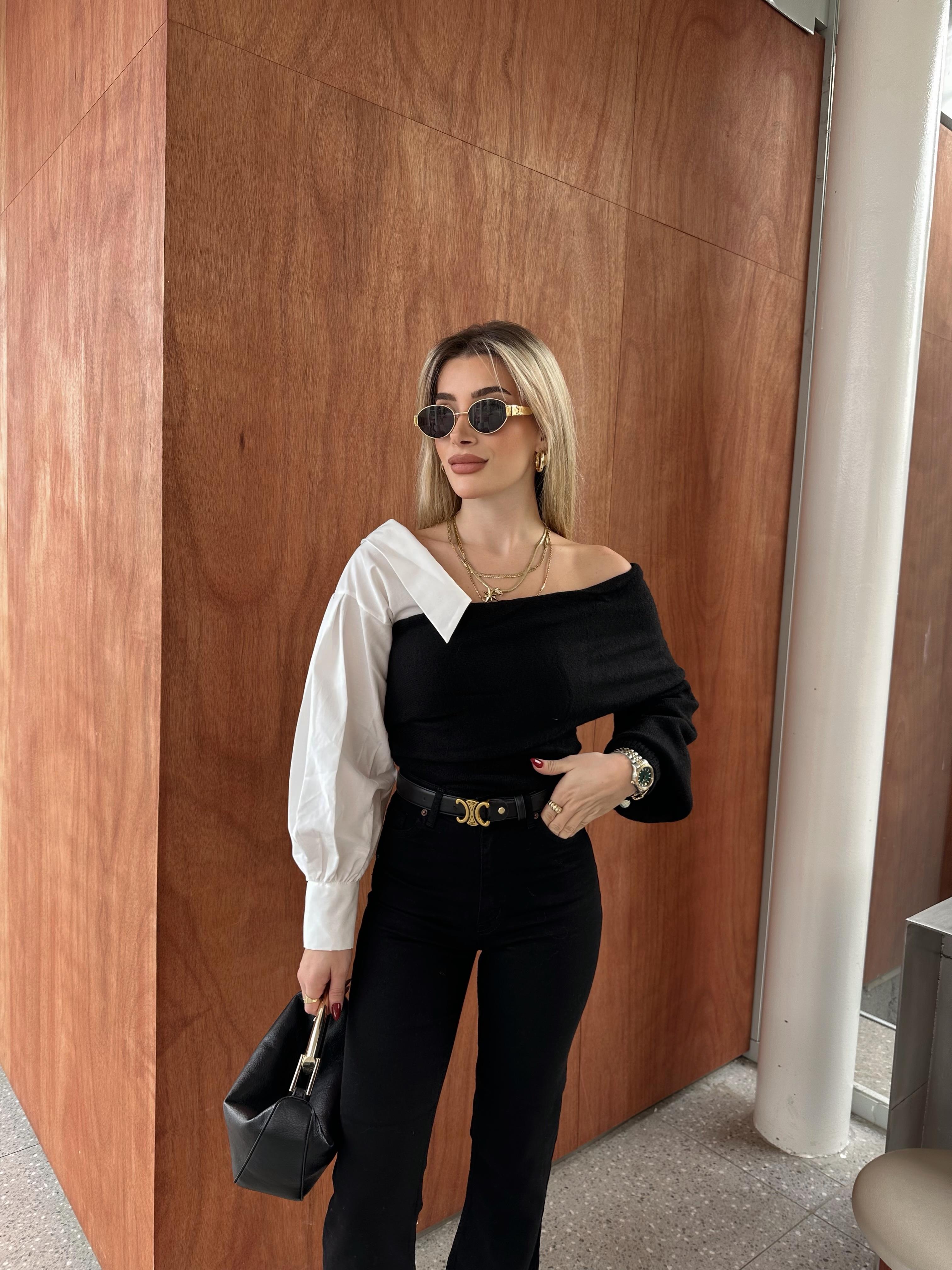 Marka Model Yaka Detaylı Triko Siyah Bluz