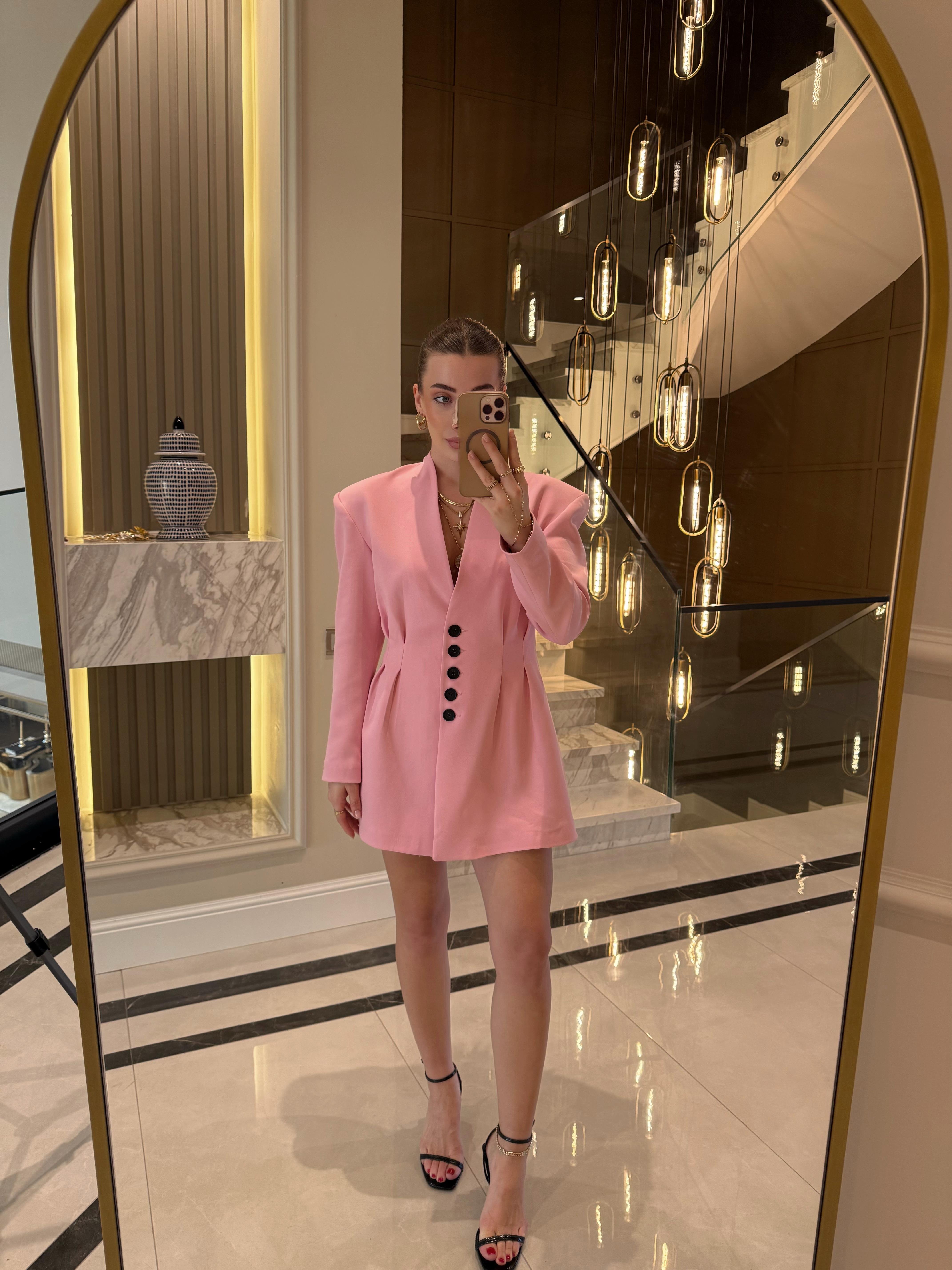 Pembe Belden Oturmalı Vatkalı Ceket-Etek Takım