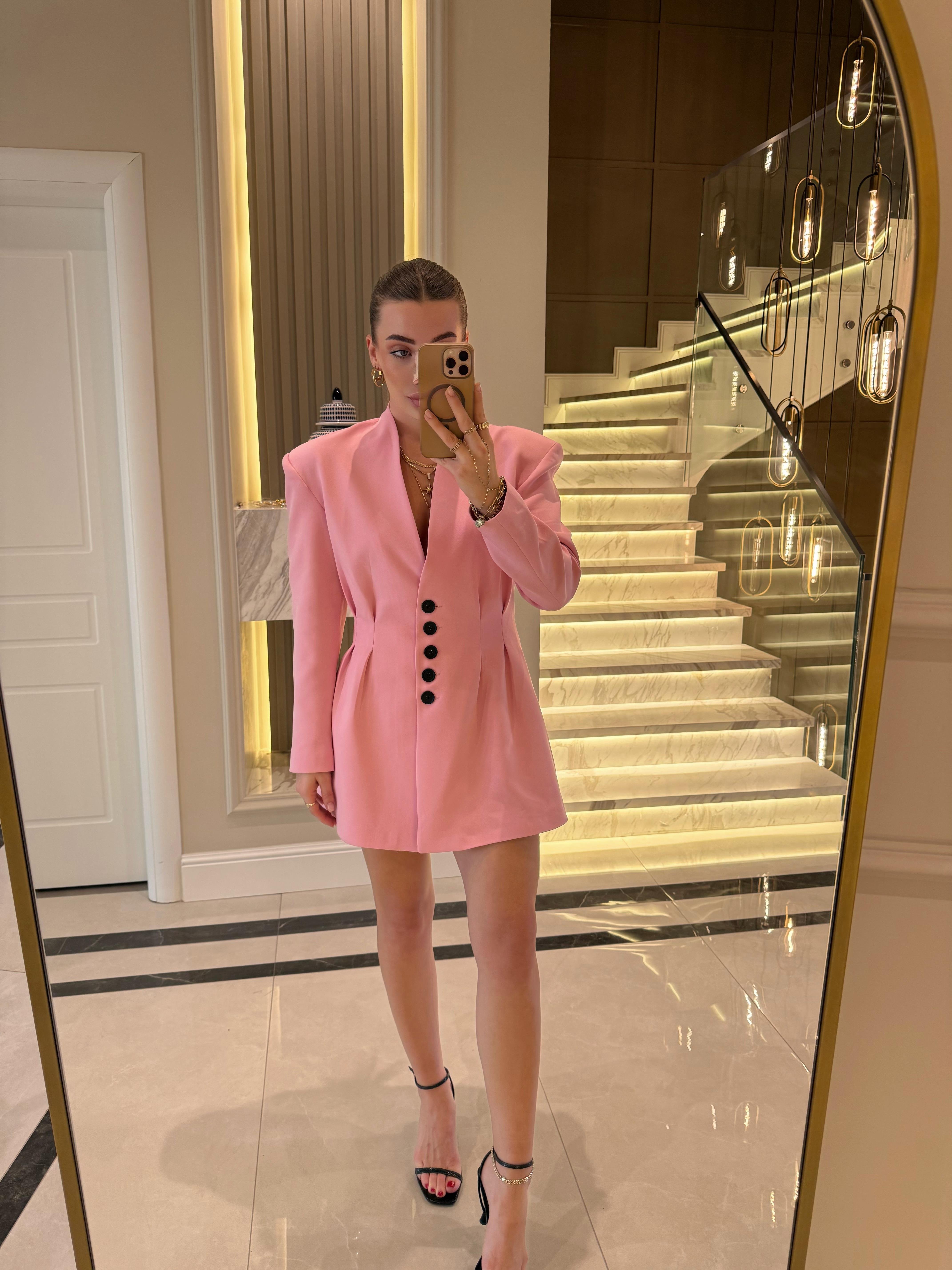 Pembe Belden Oturmalı Vatkalı Ceket-Etek Takım