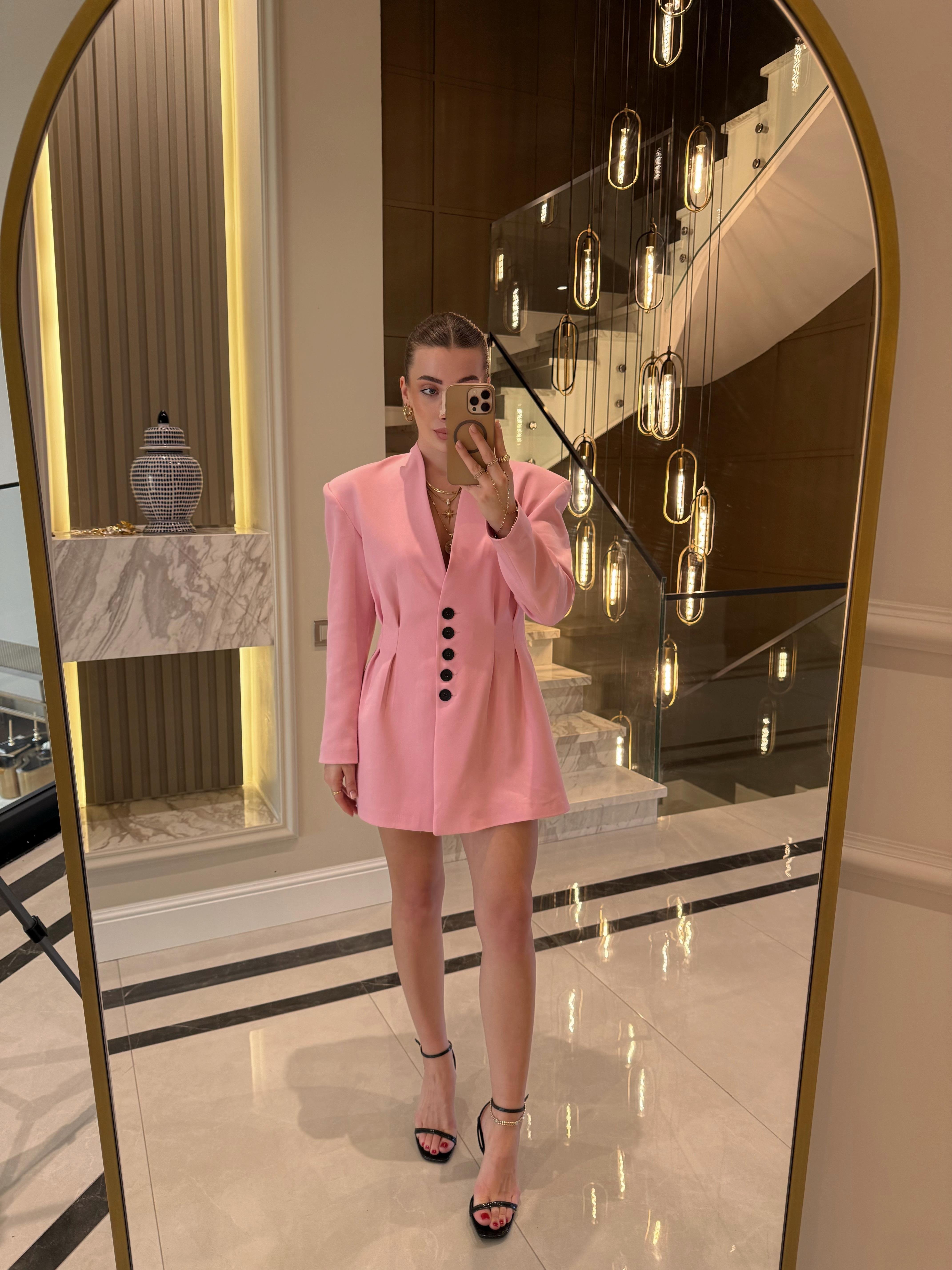 Pembe Belden Oturmalı Vatkalı Ceket-Etek Takım