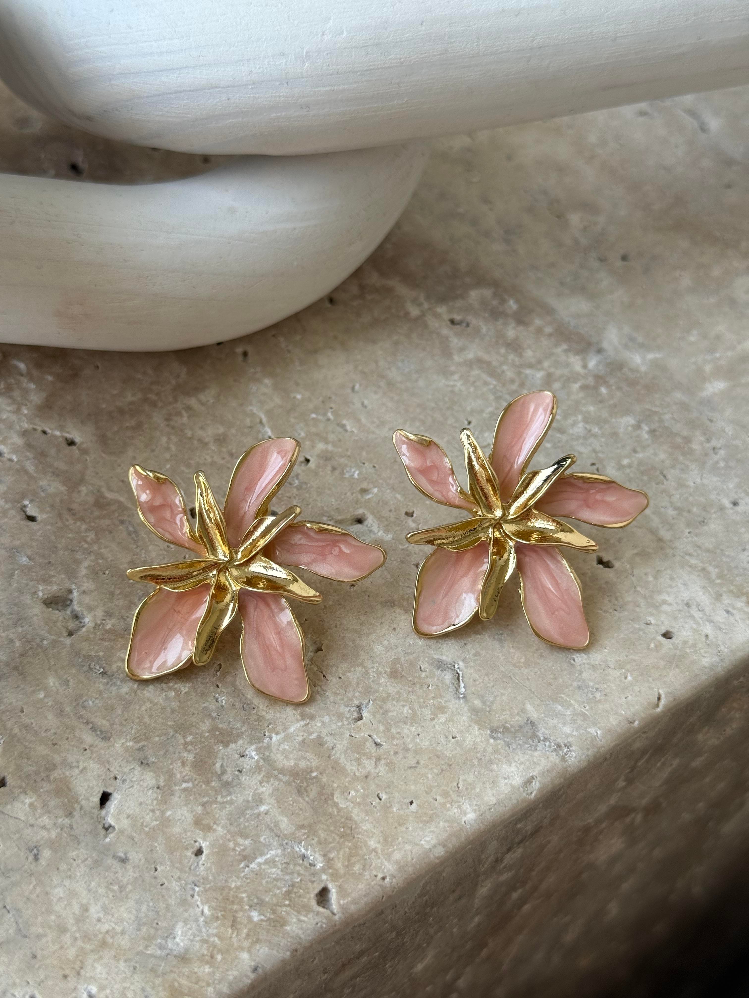 Pembe Mineli Mini Çiçek Küpe 