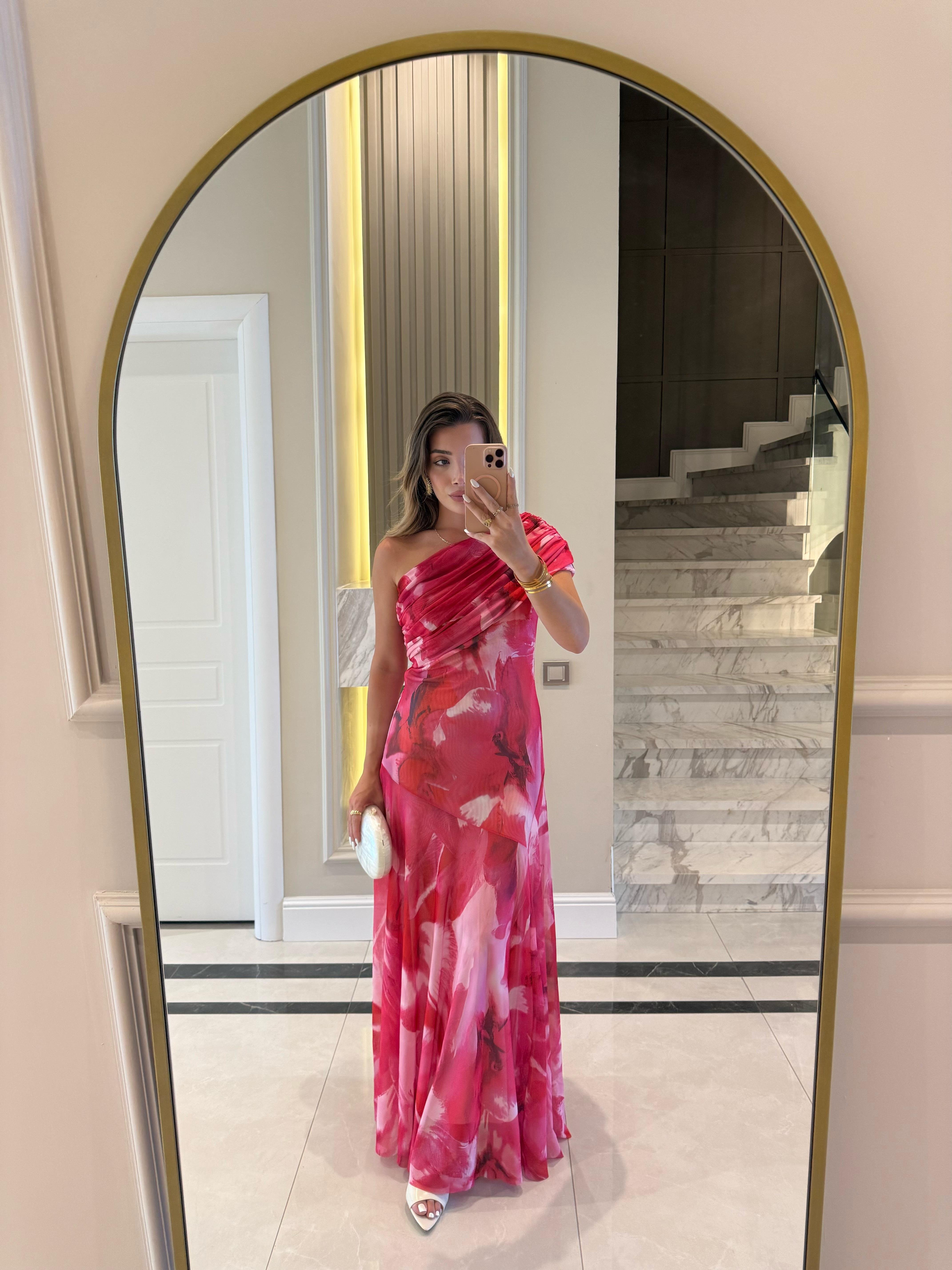 Pembe Uzun Ebruli Elbise