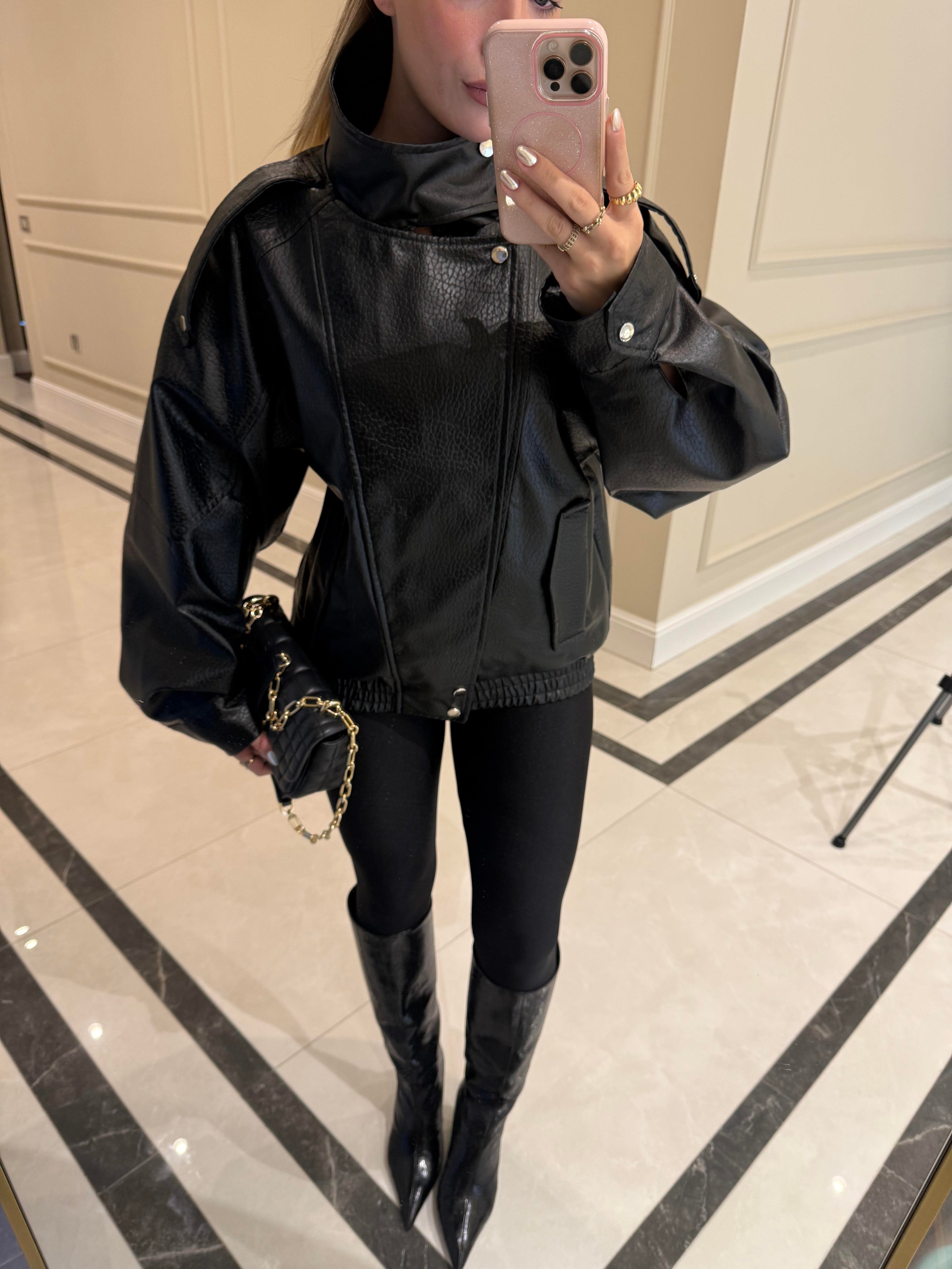 Siyah Dik Yakalı Deri Ceket