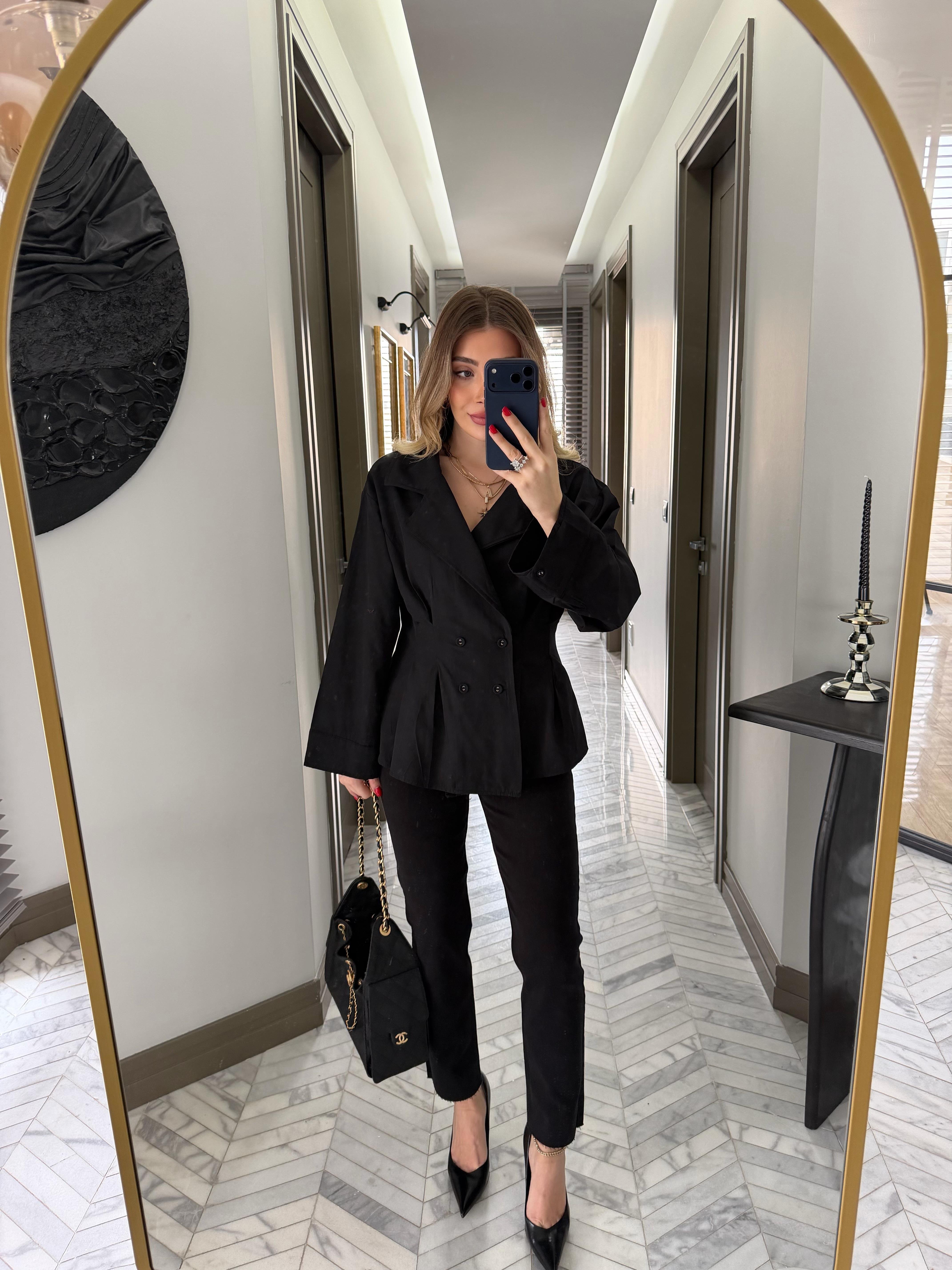 Siyah Dört Düğmeli Gömlek-3242