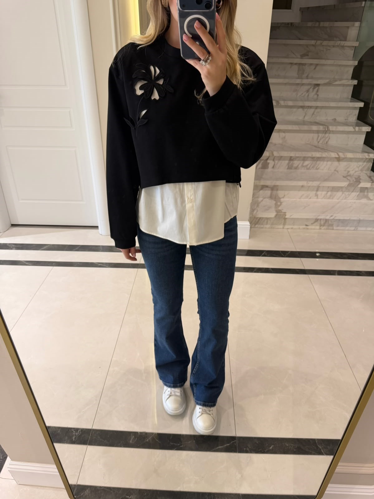 Siyah Nakışlı Gömlek Detaylı Sweatshirt