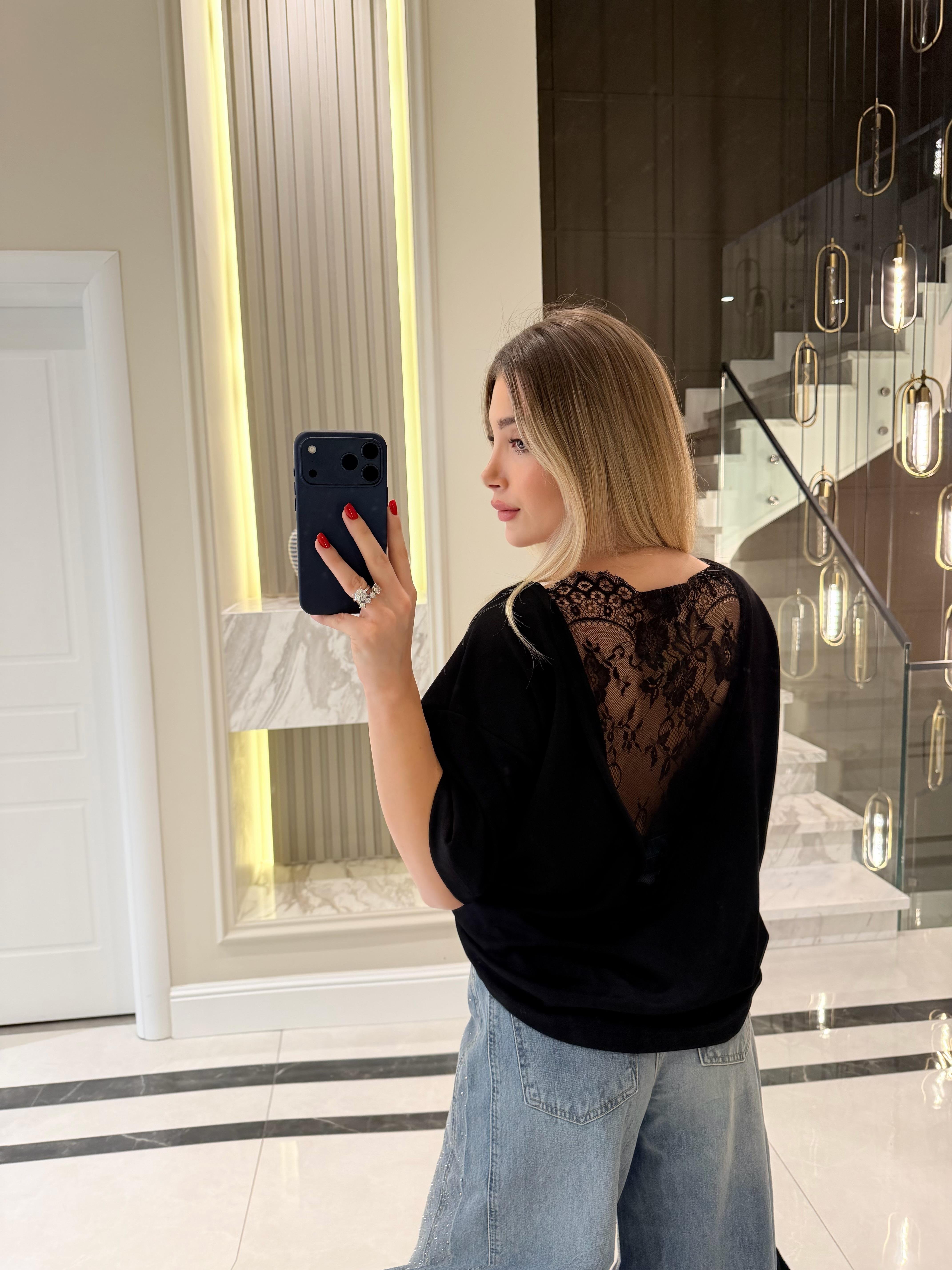 Siyah Sırtı V Dantel Detaylı Kısa Kollu Tshirt-1050