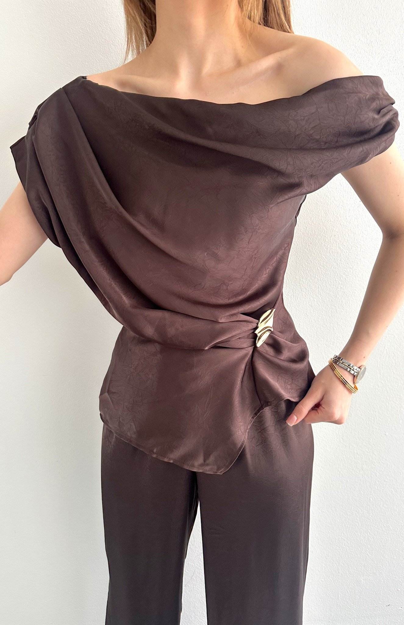 Aksesuar Detaylı Bluz KAHVERENGİ