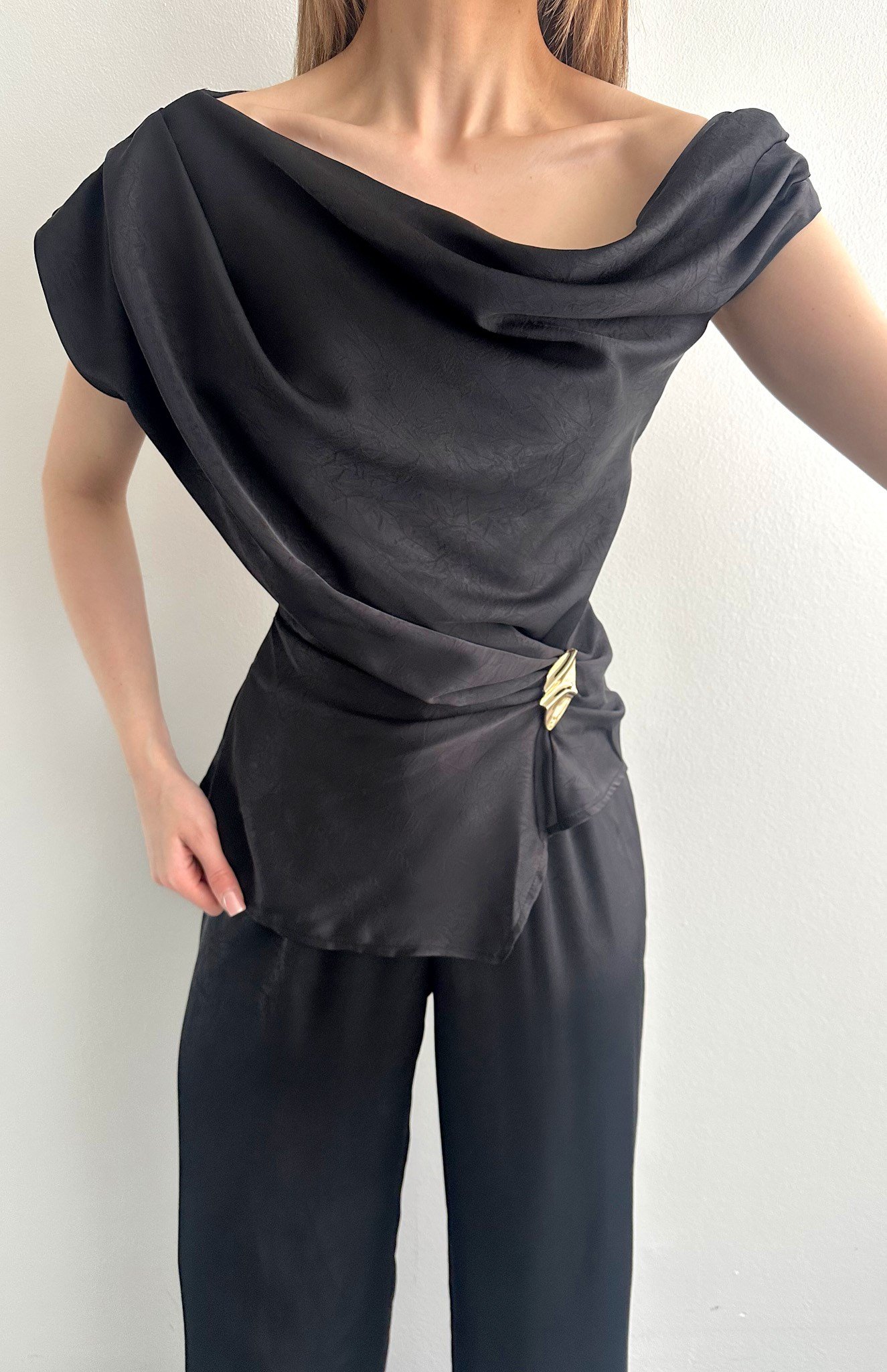 Aksesuar Detaylı Bluz SİYAH