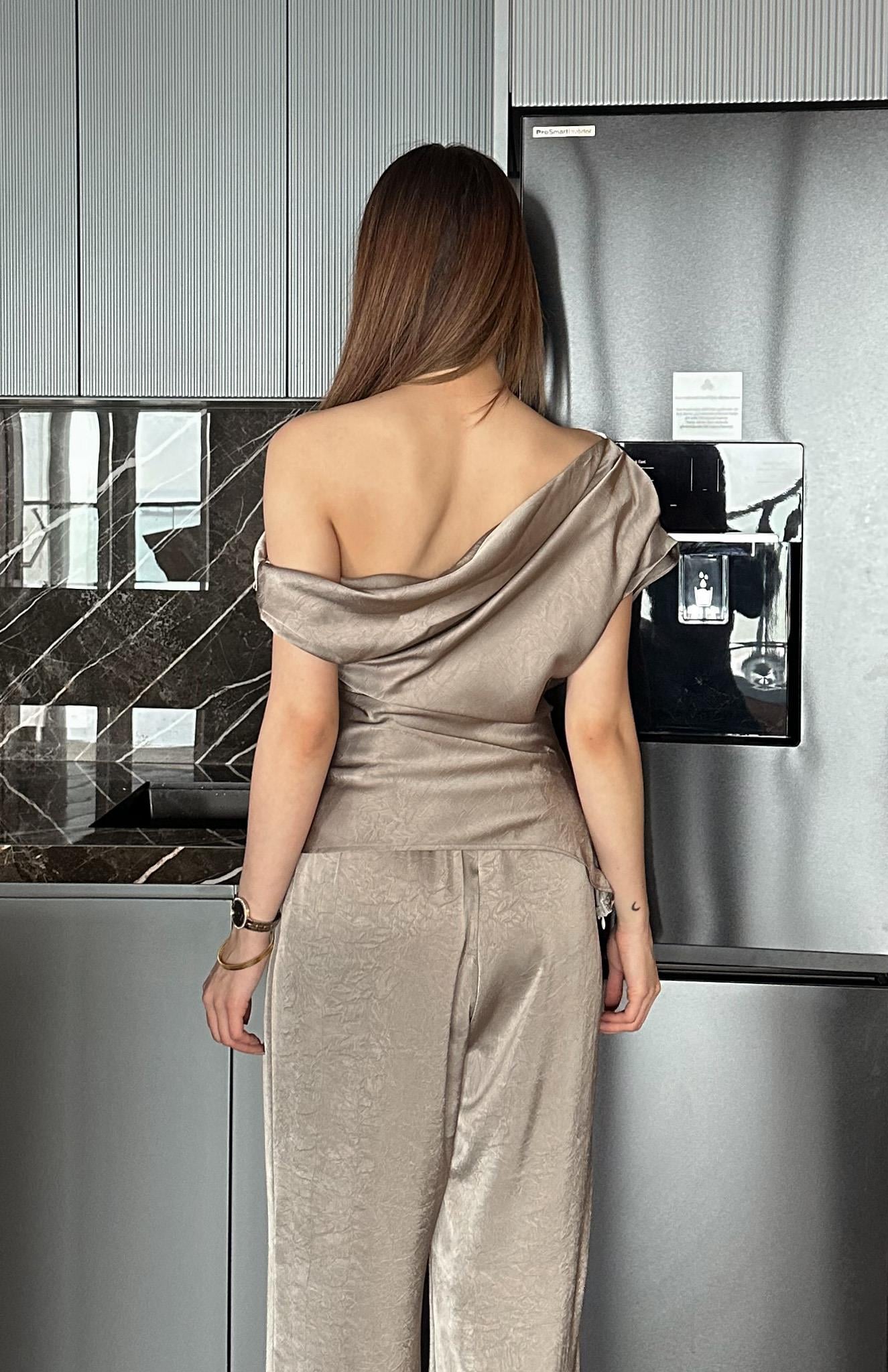 Aksesuar Detaylı Bluz VİZON