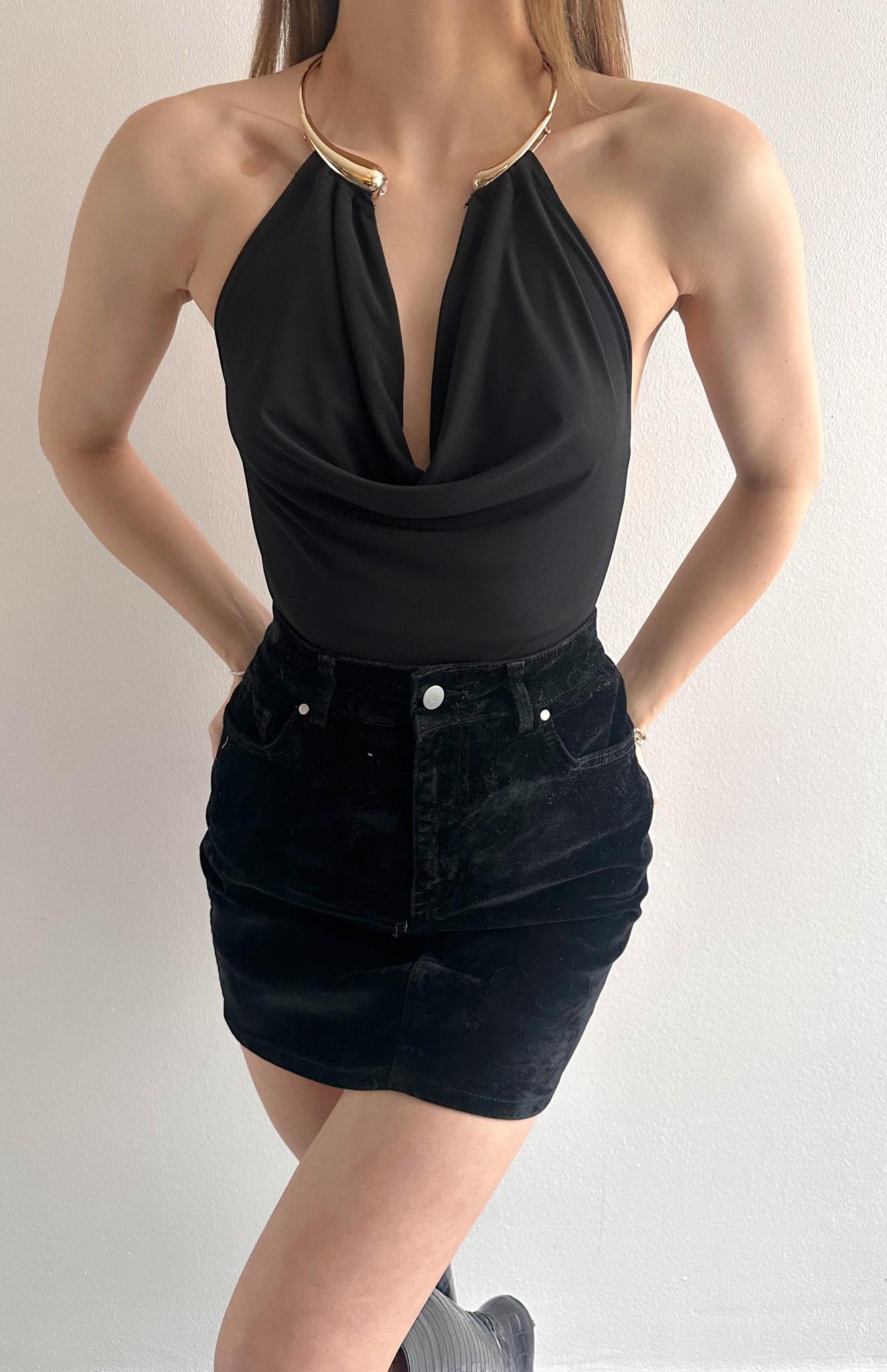 Aksesura Detaylı Bluz SİYAH