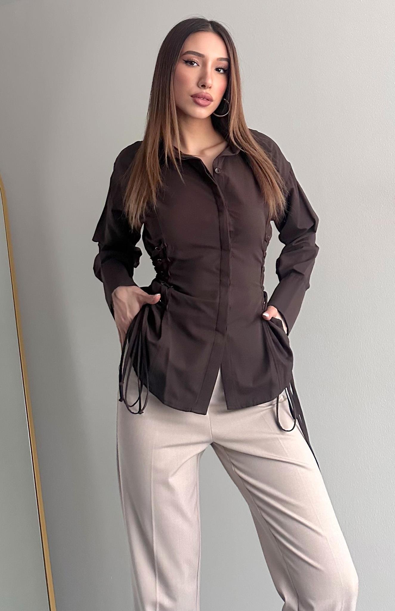 Beli 2 Yan Kuşgözü Bağcık Detaylı Bluz KAHVERENGİ