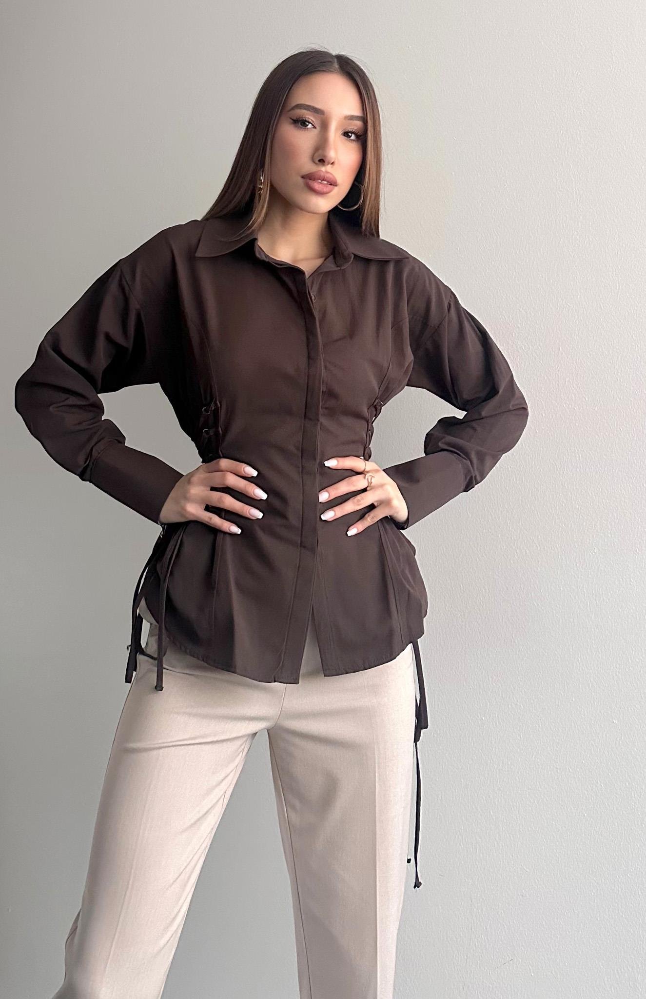 Beli 2 Yan Kuşgözü Bağcık Detaylı Bluz KAHVERENGİ