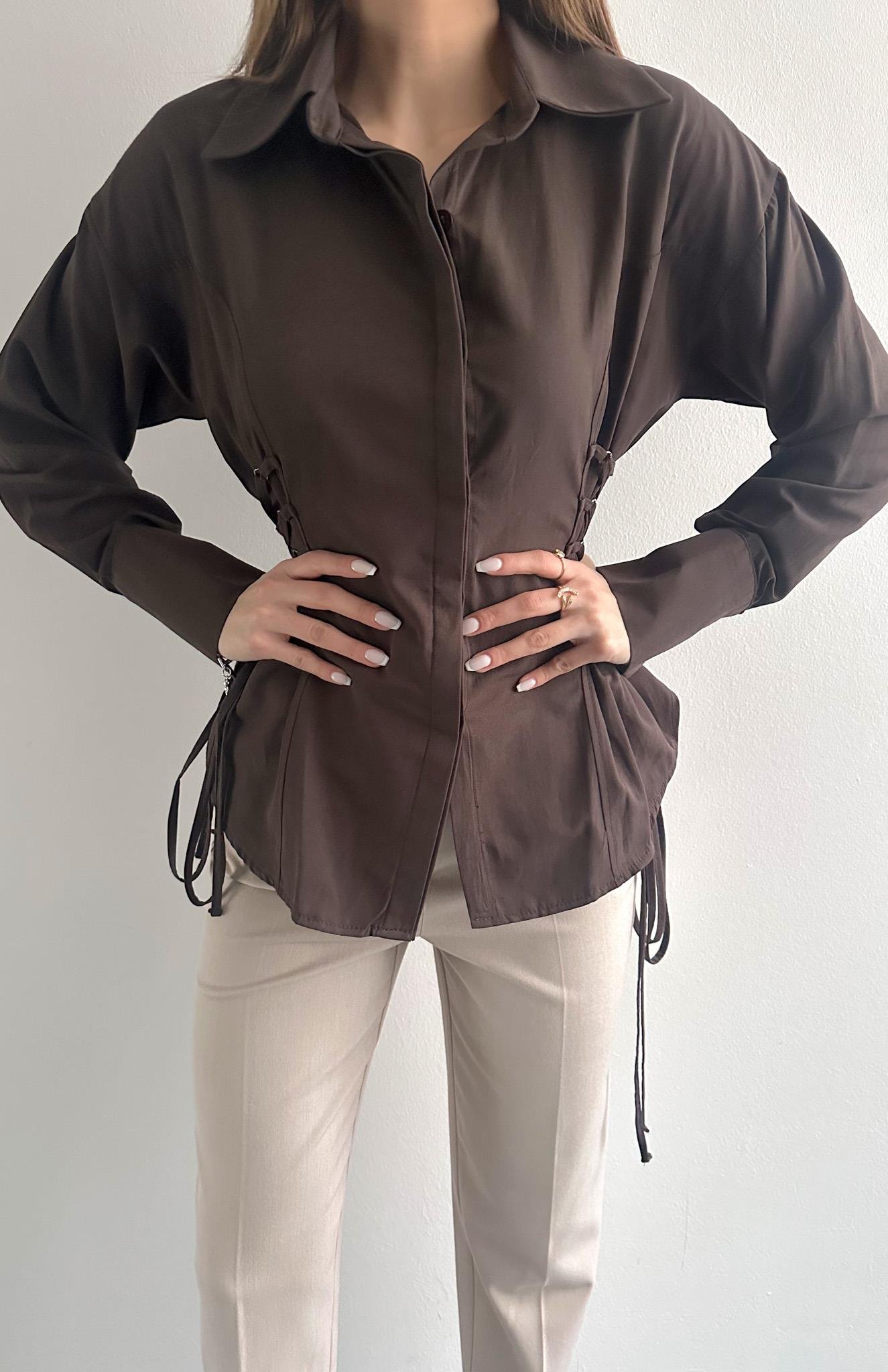 Beli 2 Yan Kuşgözü Bağcık Detaylı Bluz KAHVERENGİ