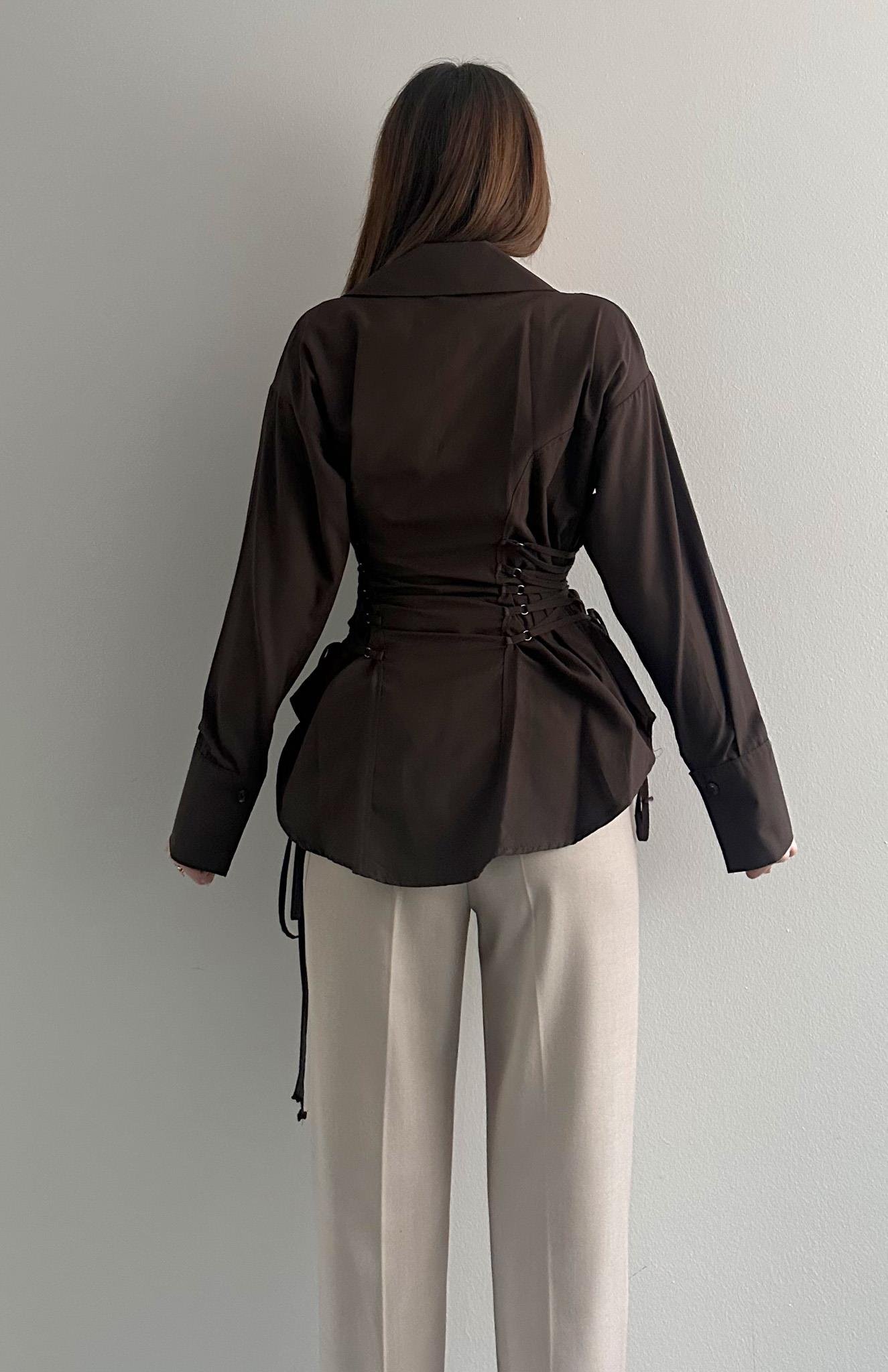 Beli 2 Yan Kuşgözü Bağcık Detaylı Bluz KAHVERENGİ