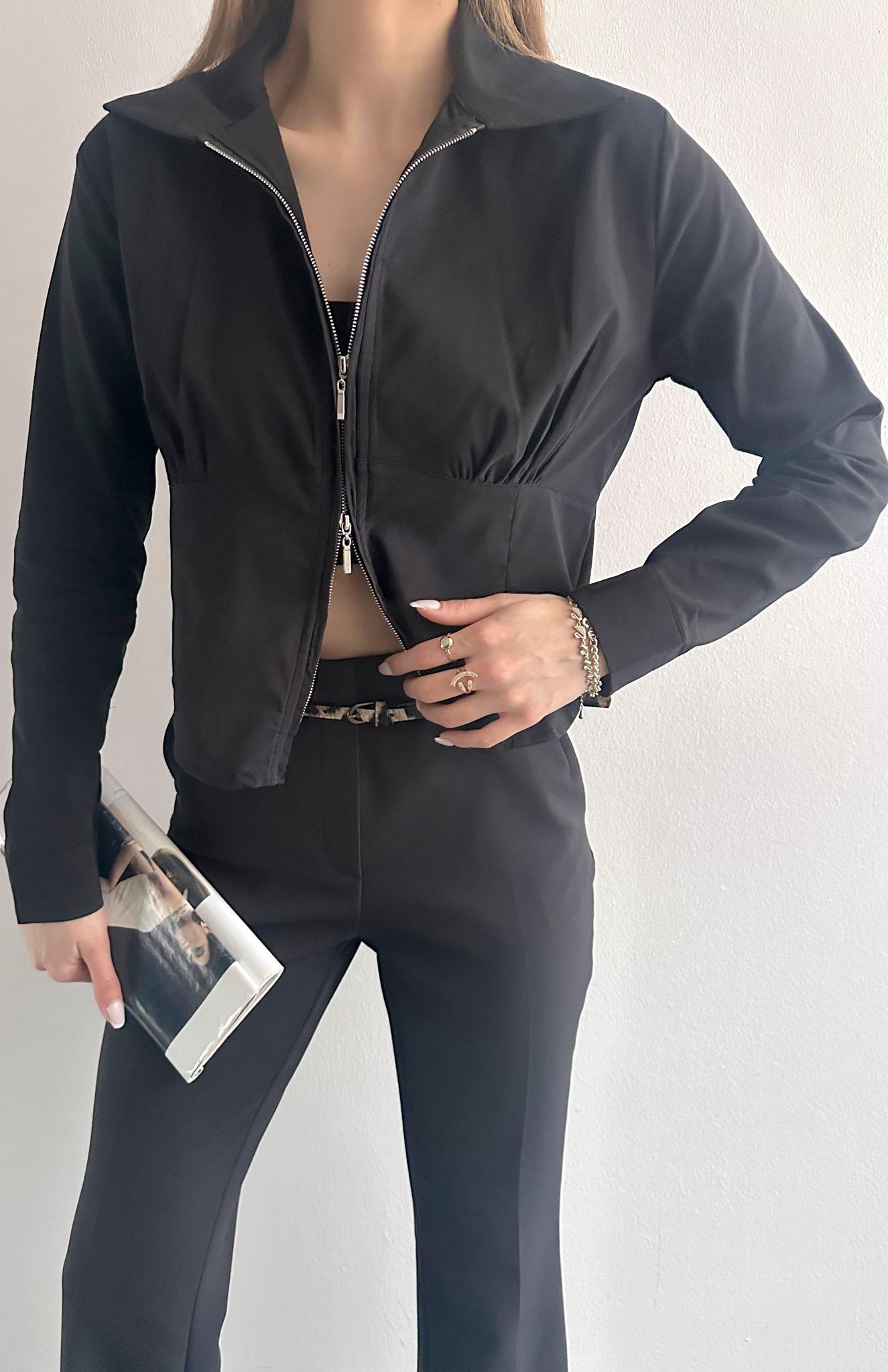 Göğüs Büzgü Detaylı Fermuarlı Bluz SİYAH