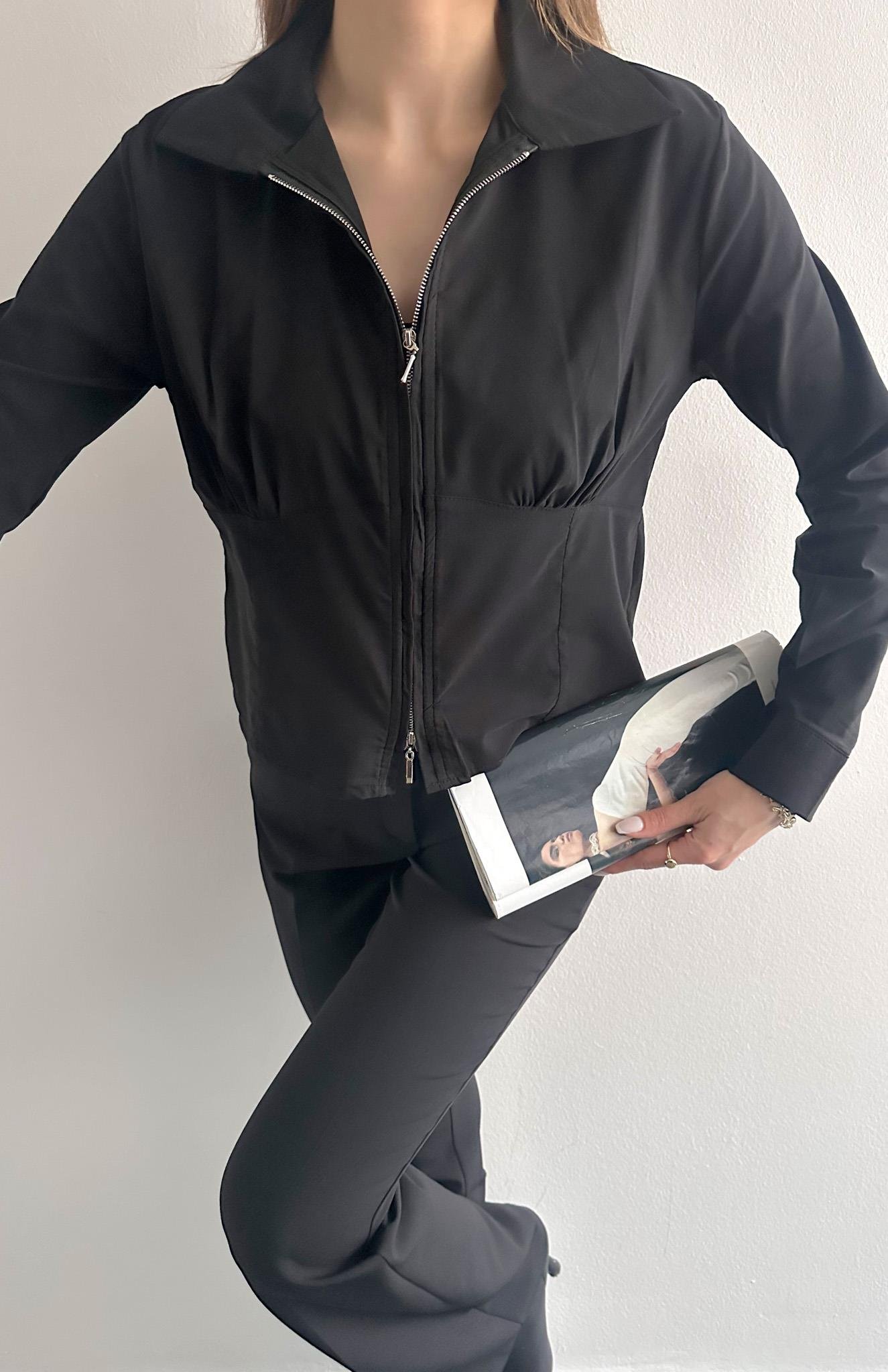 Göğüs Büzgü Detaylı Fermuarlı Bluz SİYAH