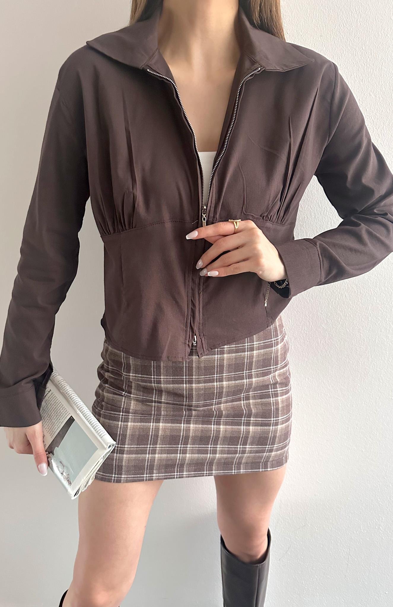 Göğüs Büzgü Detaylı Fermuarlı Bluz KAHVERENGİ