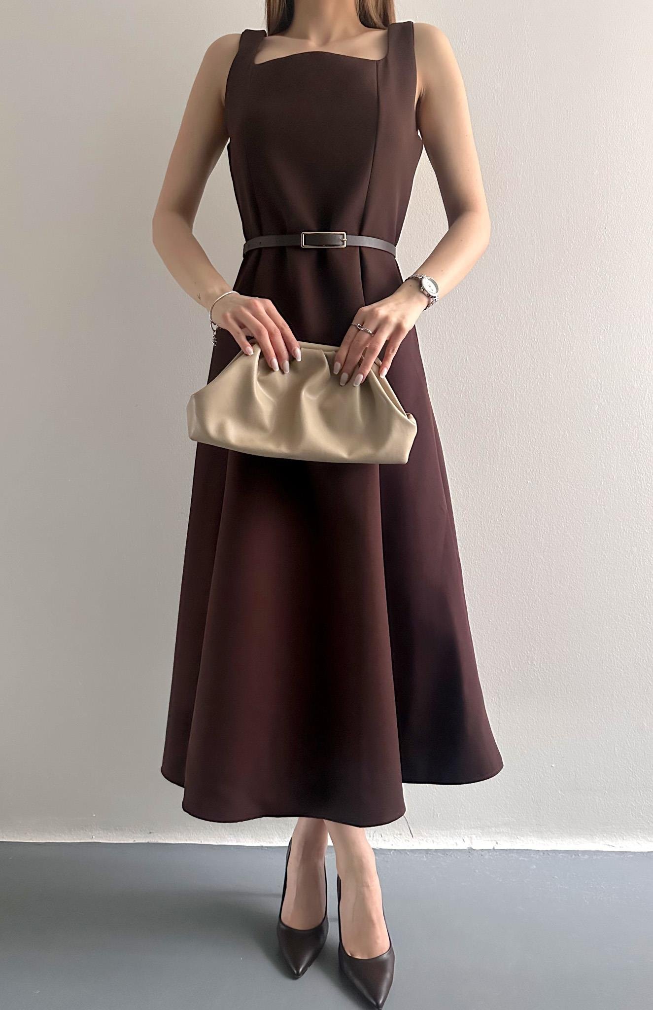 Beli Kemerli Elbise KAHVERENGİ