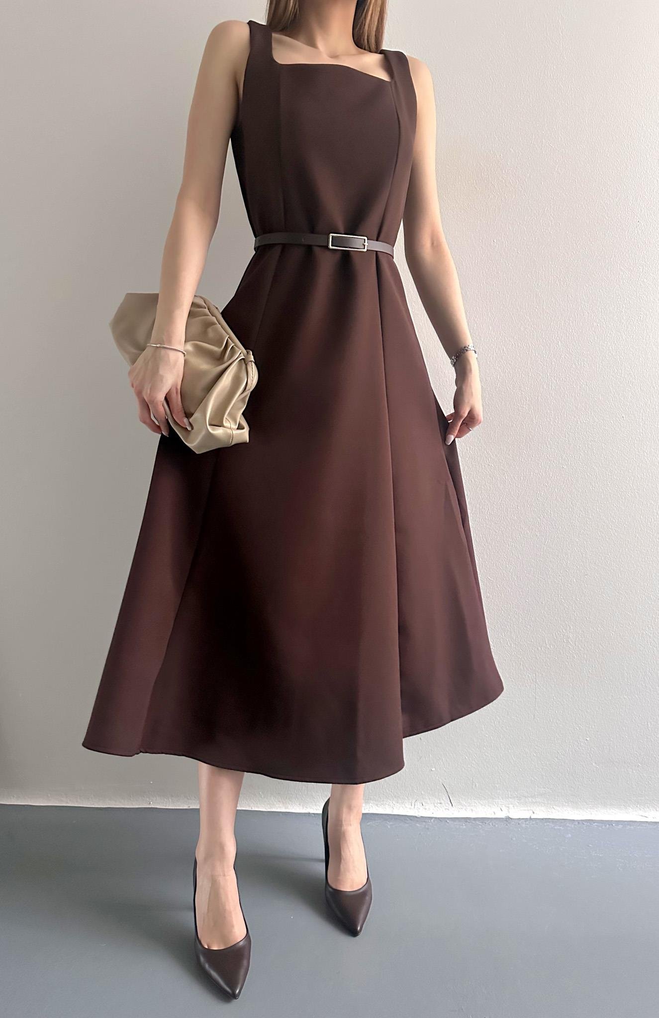 Beli Kemerli Elbise KAHVERENGİ