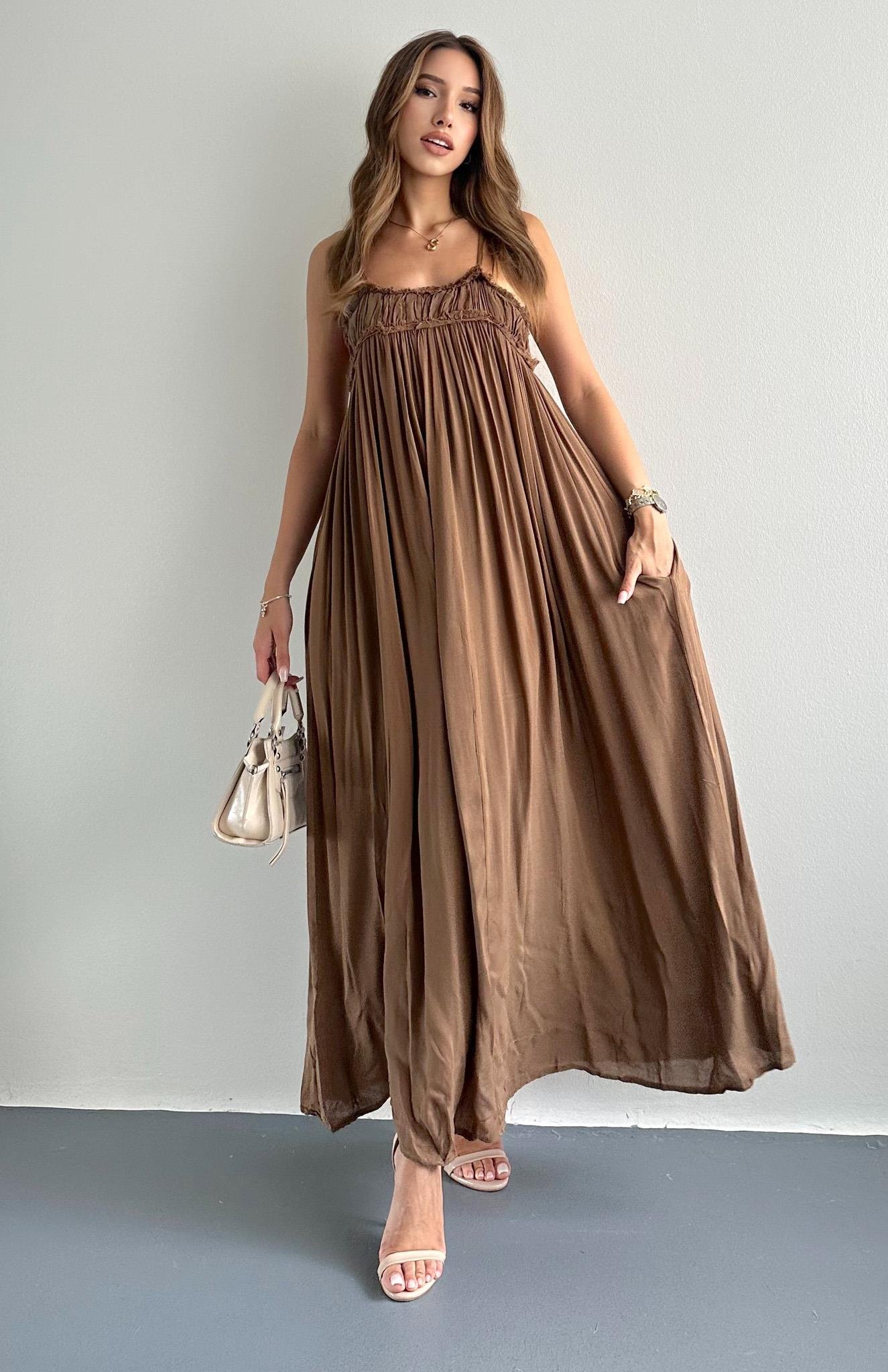 Büzgülü Askılı Cepli Uzun Elbise KAHVERENGİ