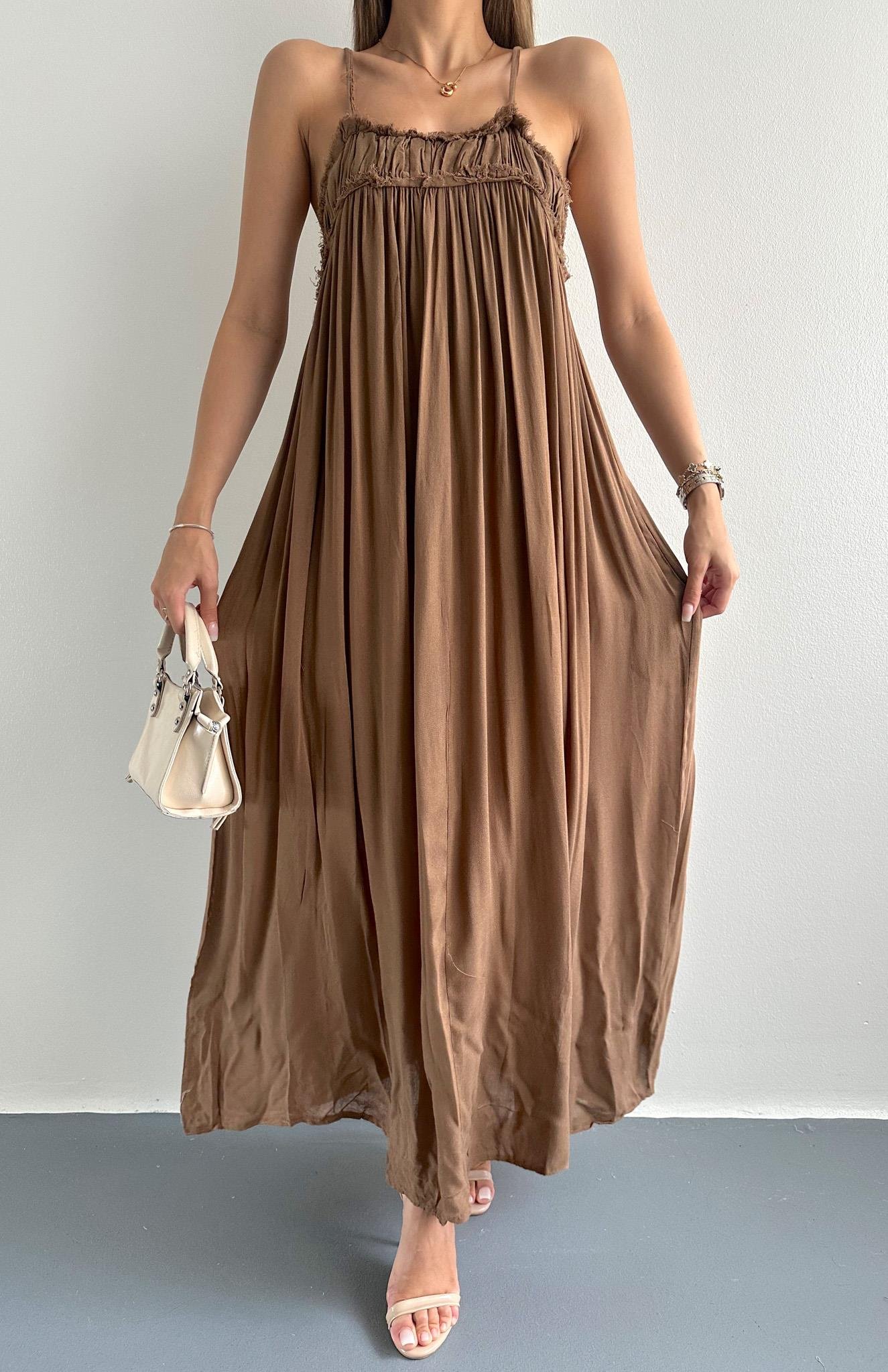 Büzgülü Askılı Cepli Uzun Elbise KAHVERENGİ