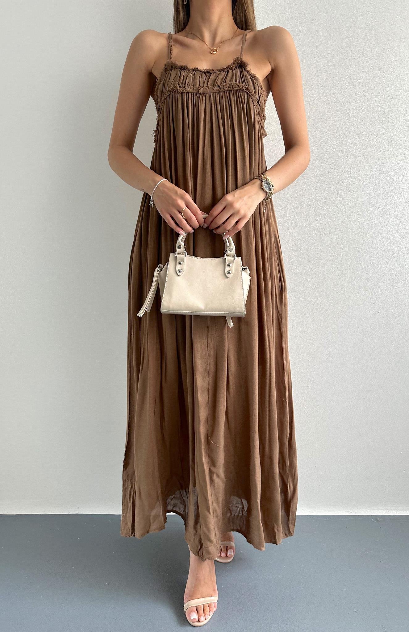 Büzgülü Askılı Cepli Uzun Elbise KAHVERENGİ