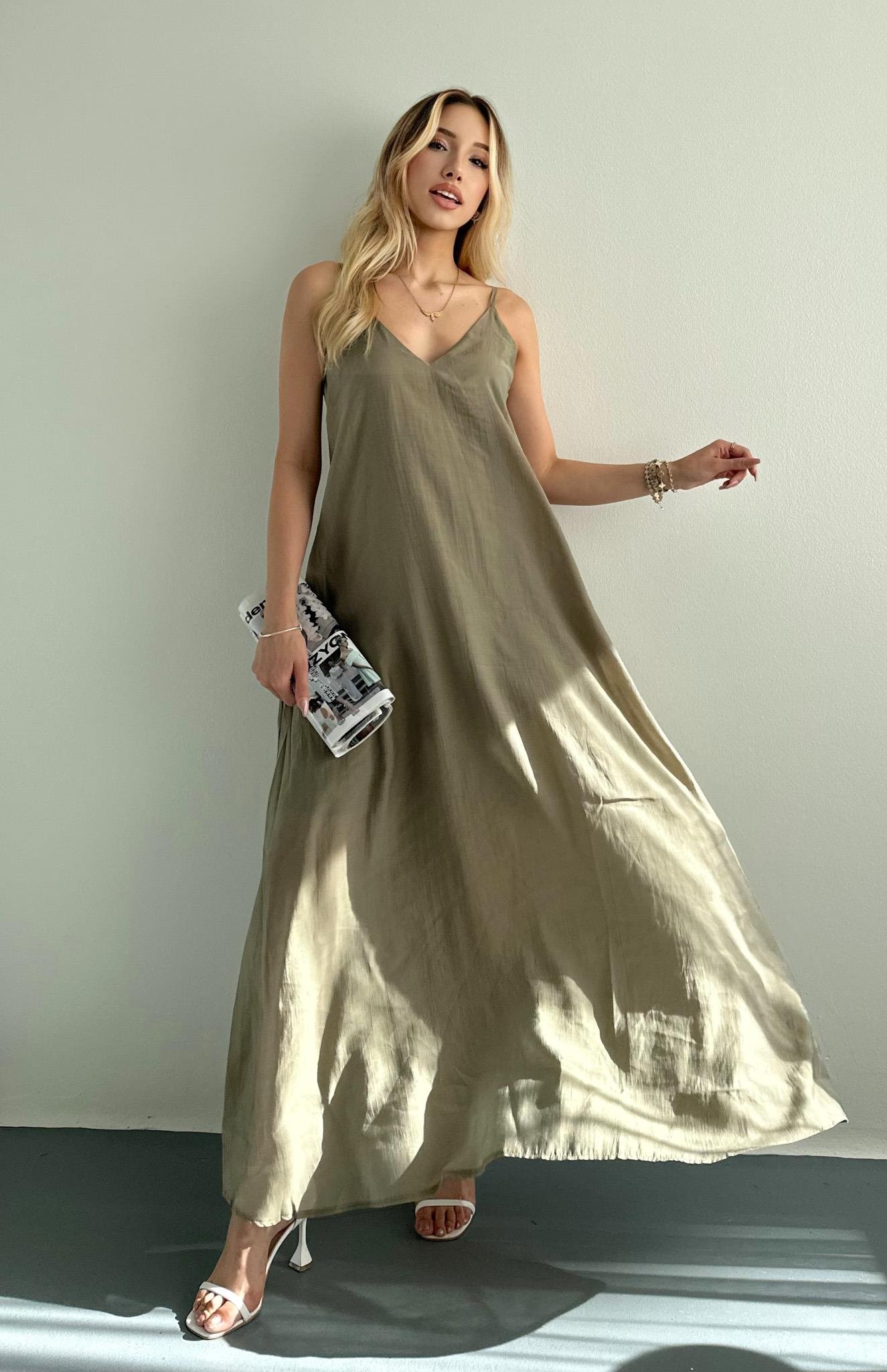 V Yaka Askılı Cepli Dökümlü Elbise HAKİ