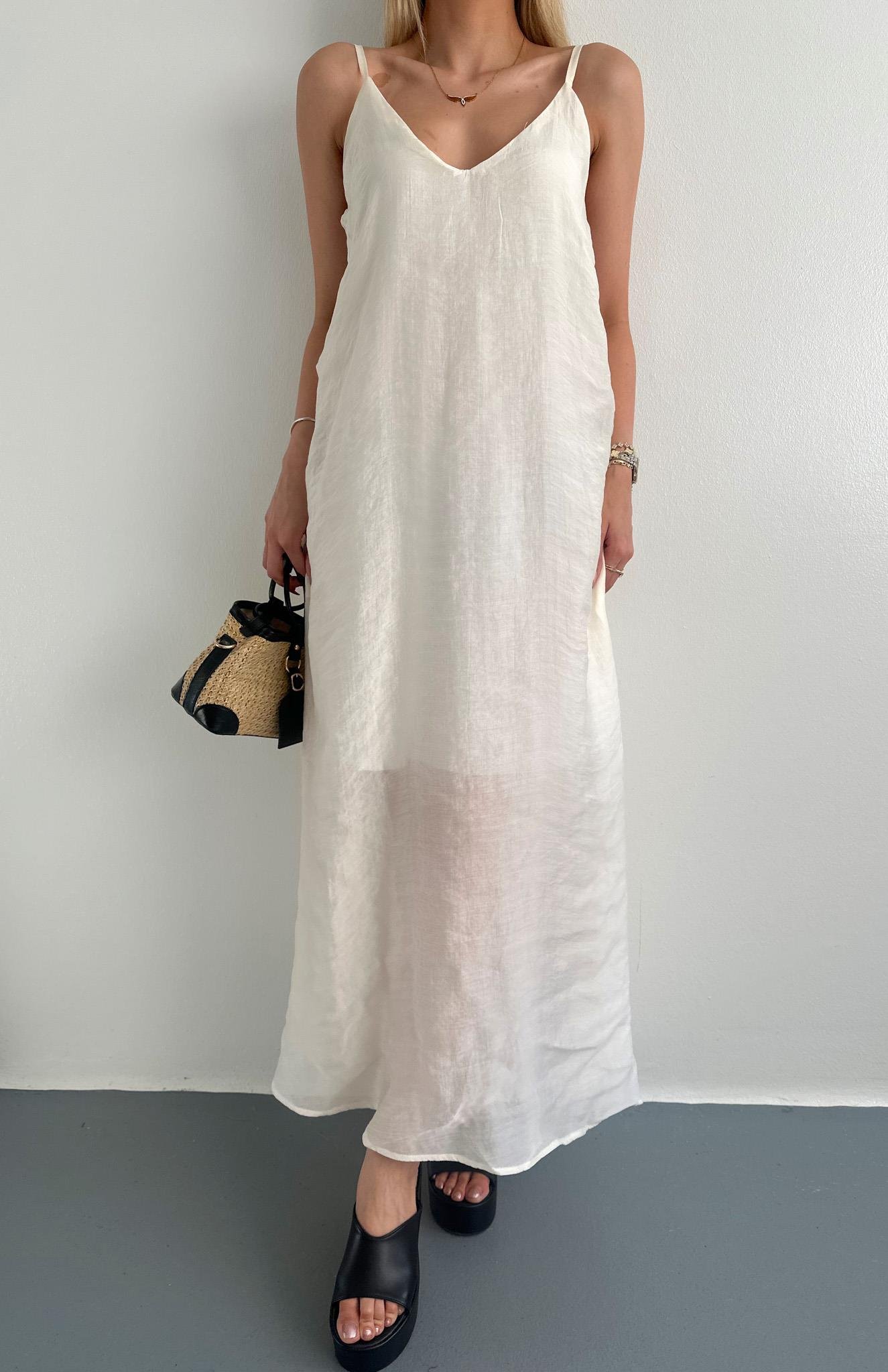 V Yaka Askılı Cepli Dökümlü Elbise EKRU