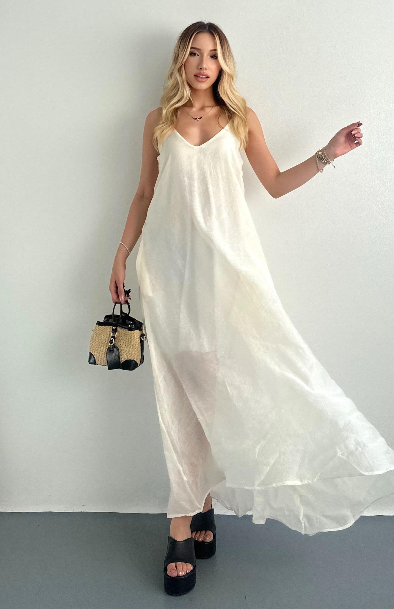 V Yaka Askılı Cepli Dökümlü Elbise EKRU