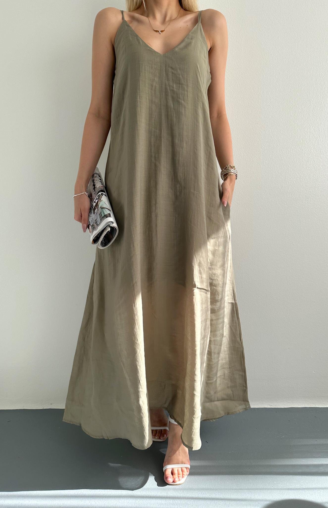 V Yaka Askılı Cepli Dökümlü Elbise HAKİ