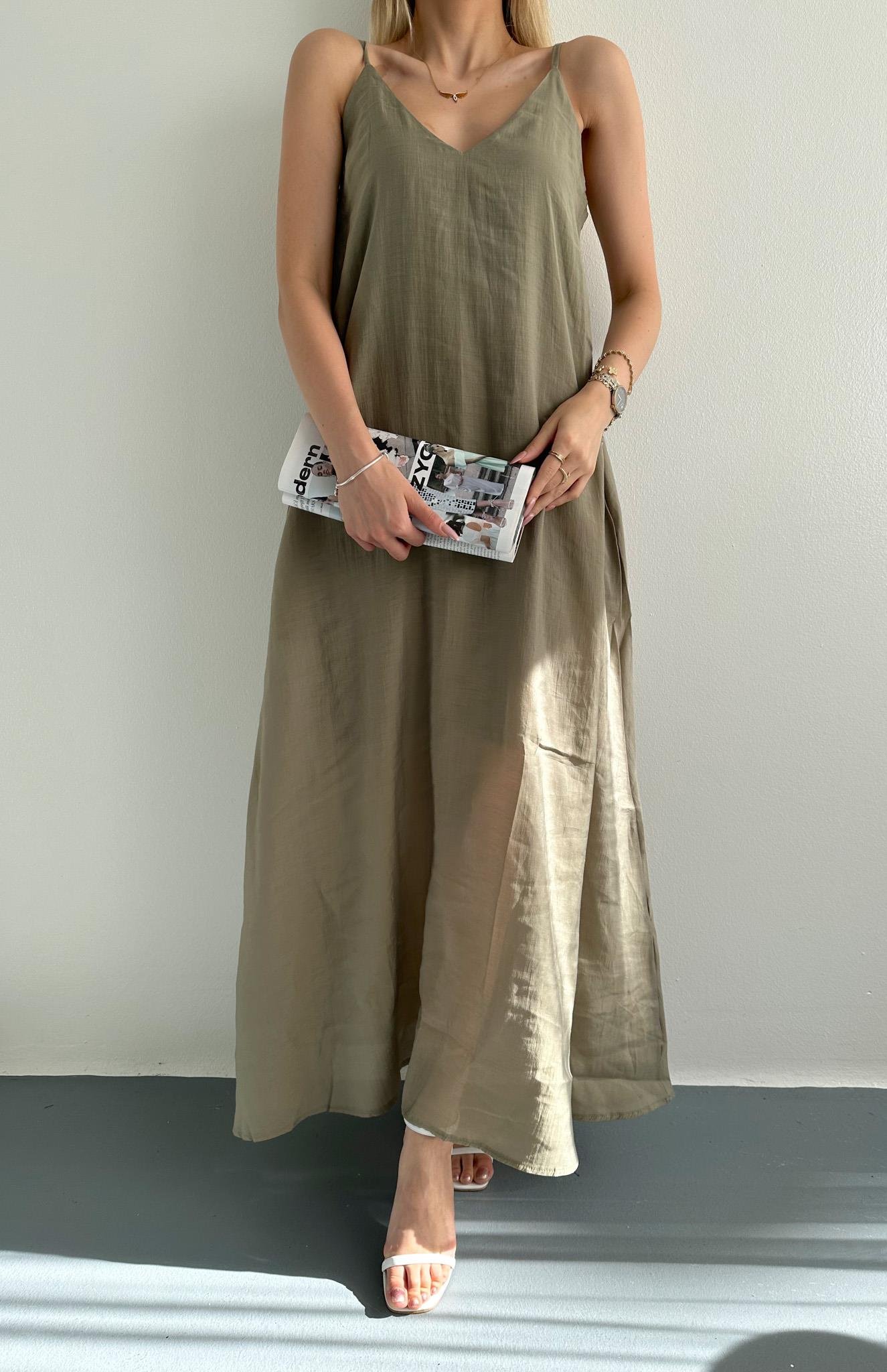 V Yaka Askılı Cepli Dökümlü Elbise HAKİ