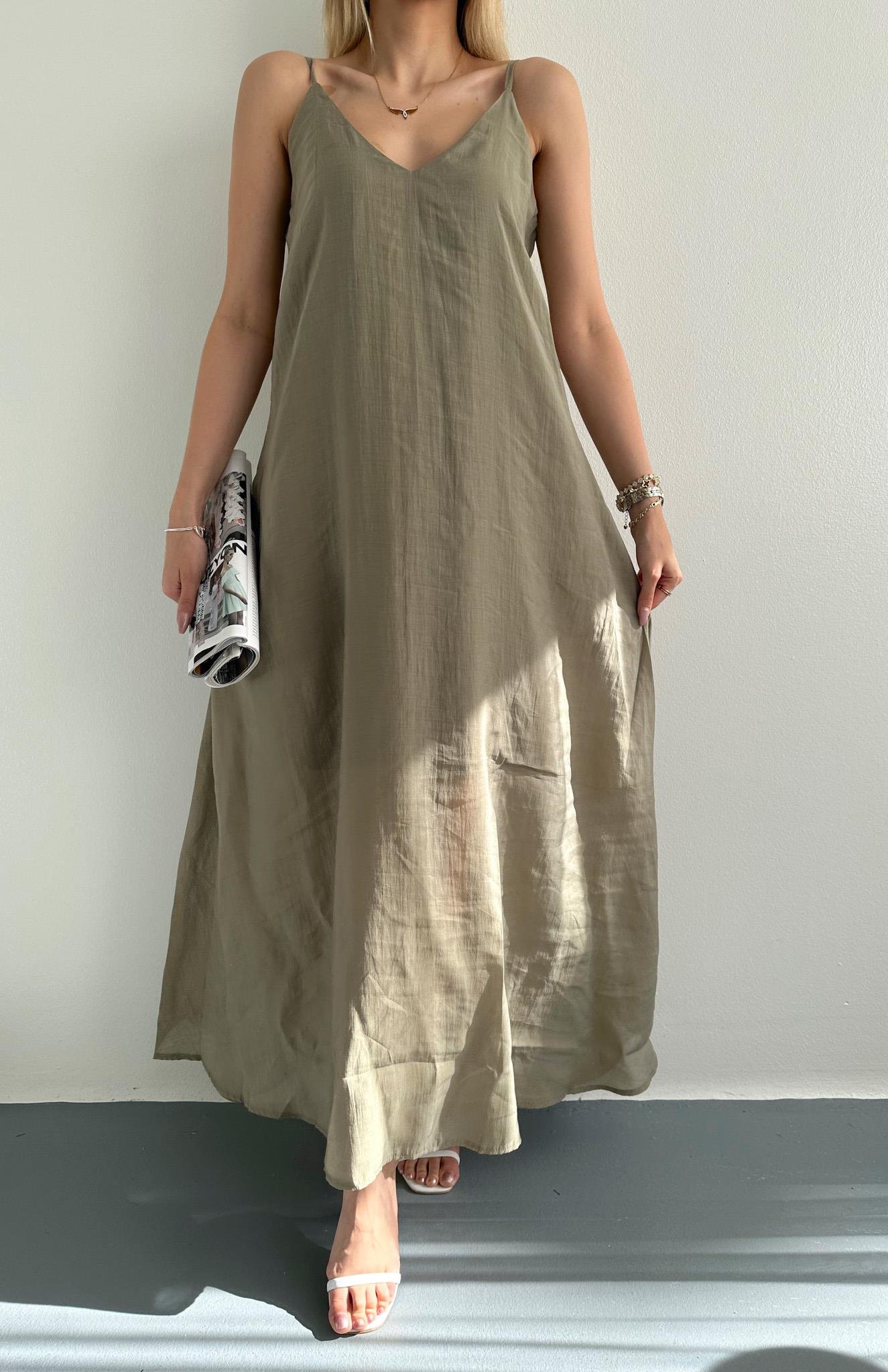 V Yaka Askılı Cepli Dökümlü Elbise HAKİ