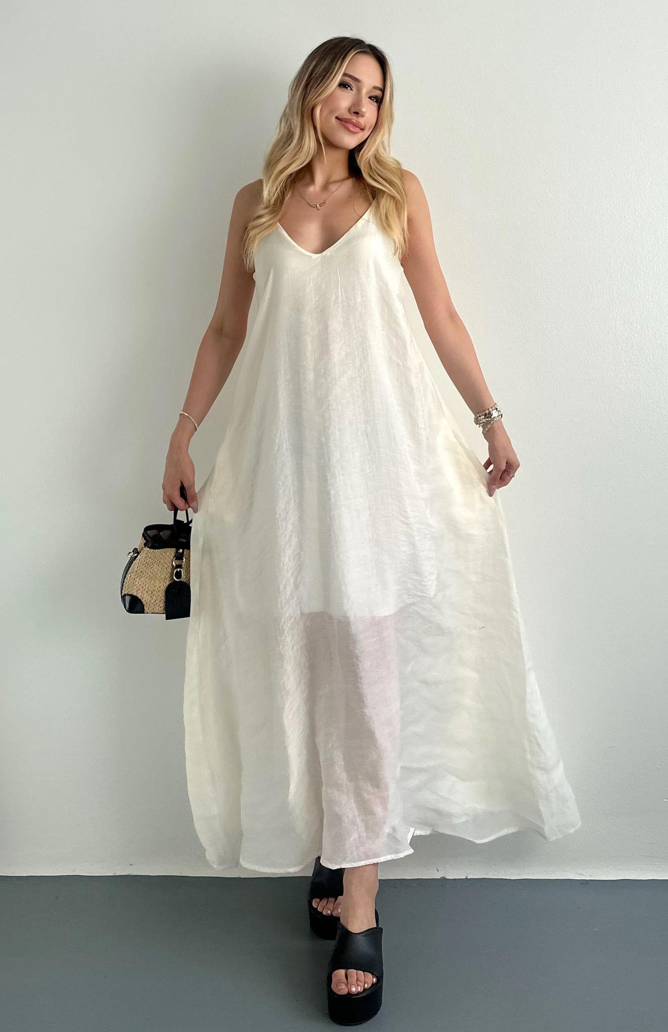 V Yaka Askılı Cepli Dökümlü Elbise EKRU