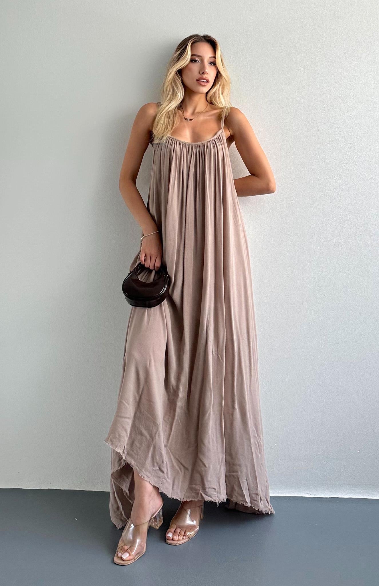 V Yaka Büzgülü Askılı Elbise BEJ