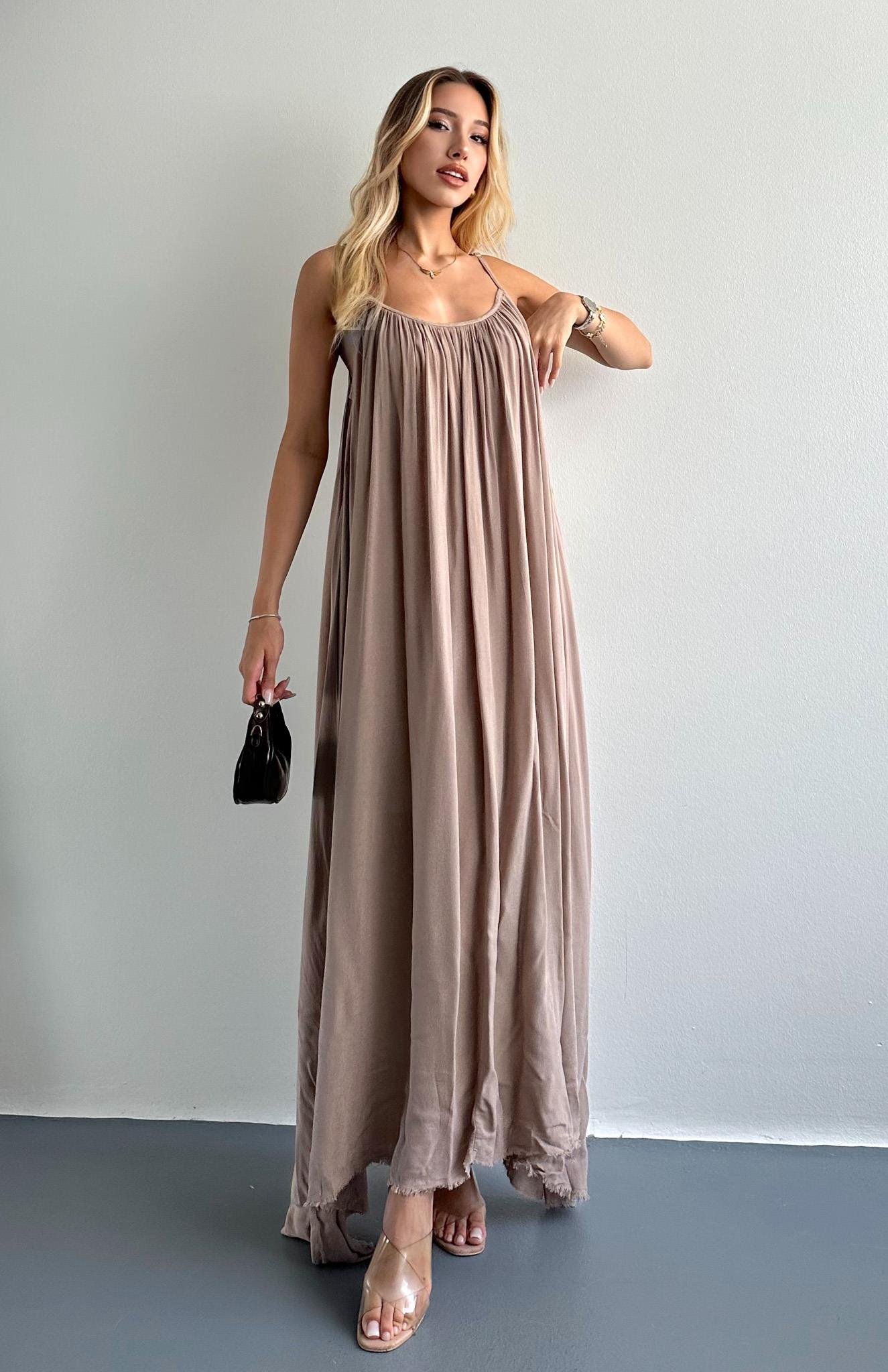 V Yaka Büzgülü Askılı Elbise BEJ